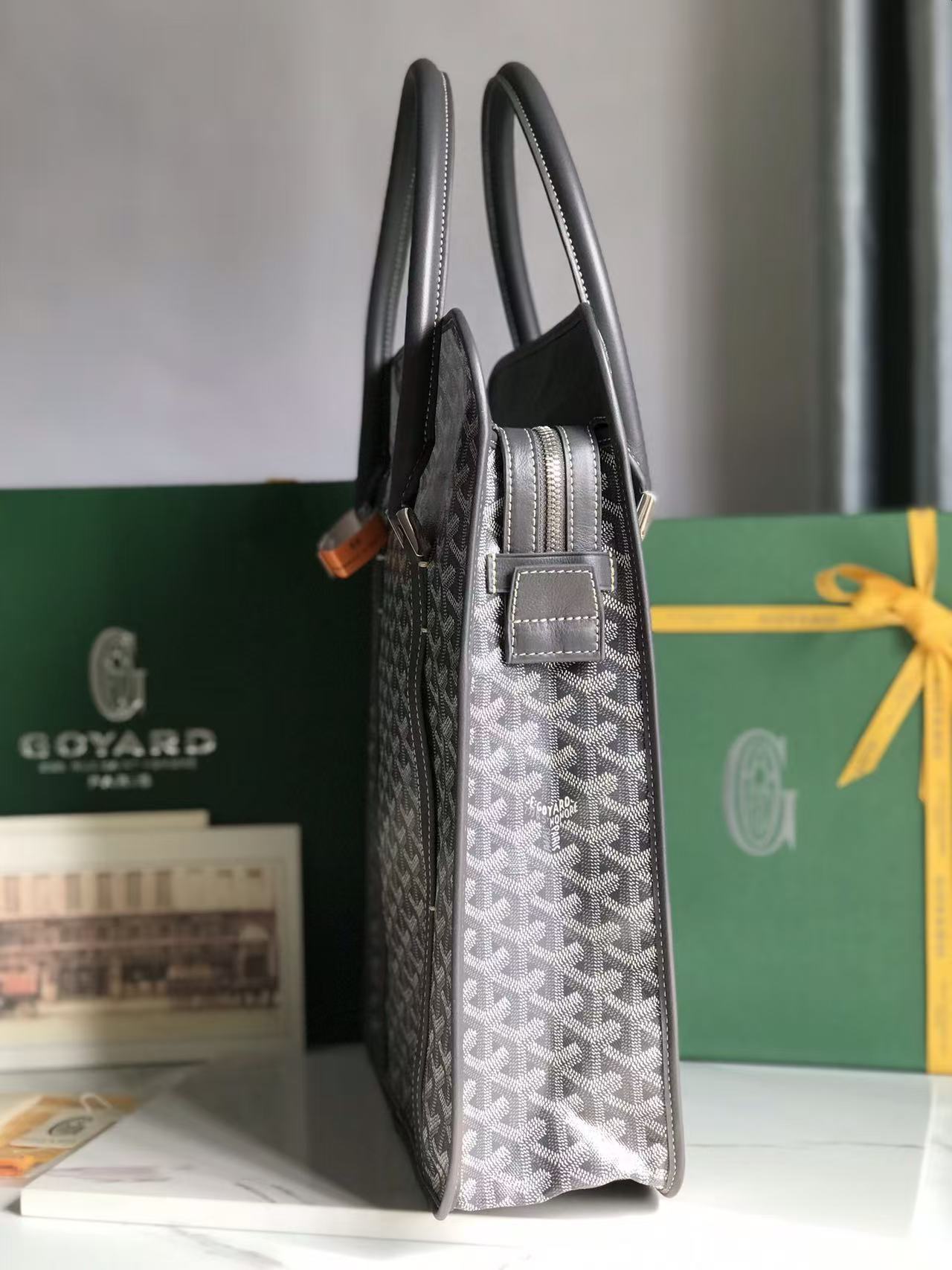 Goya briefcase