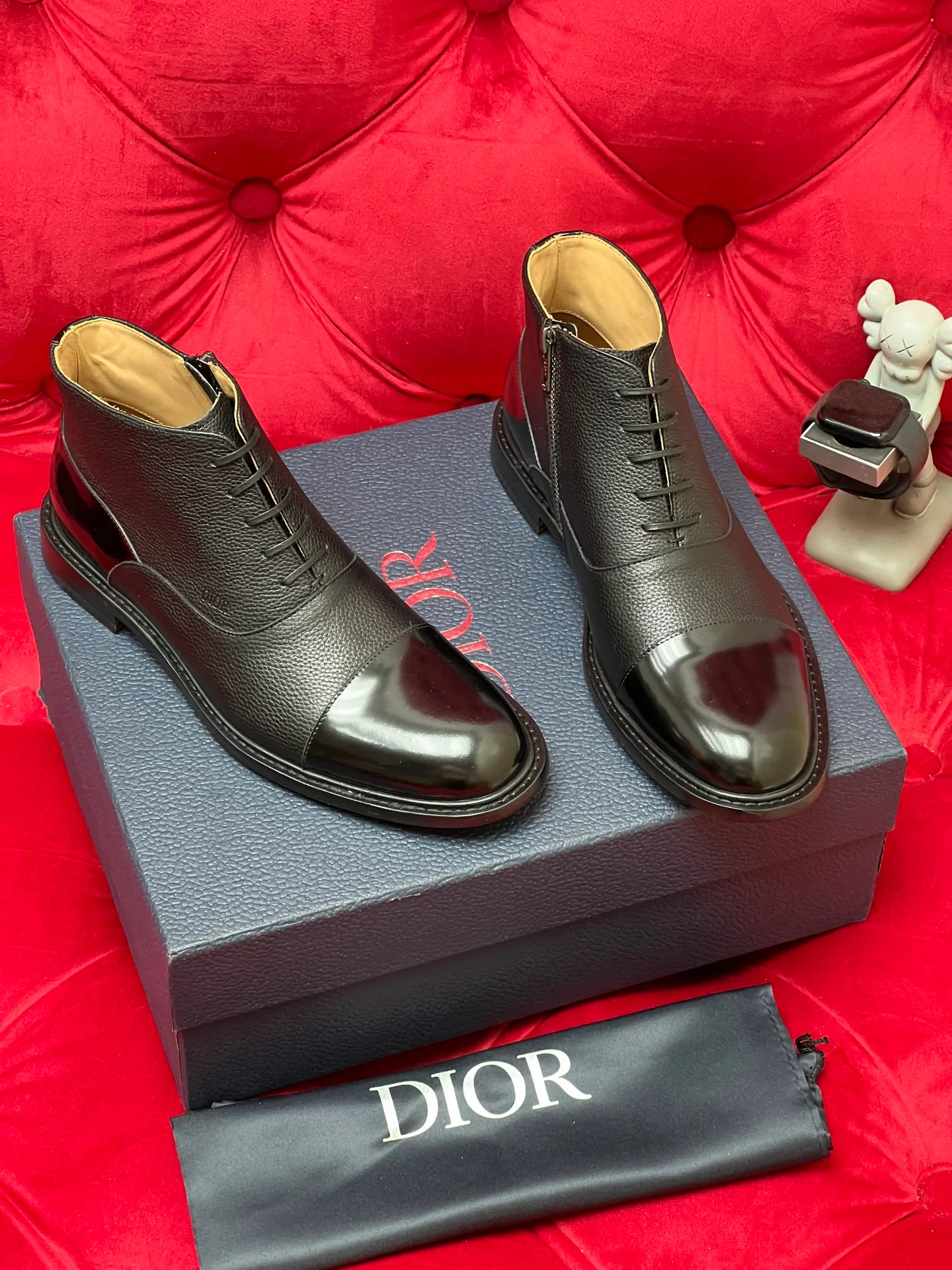 CD leather shoes