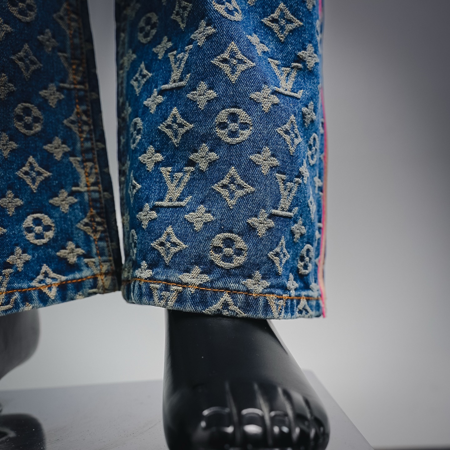 Louis all-over jeans