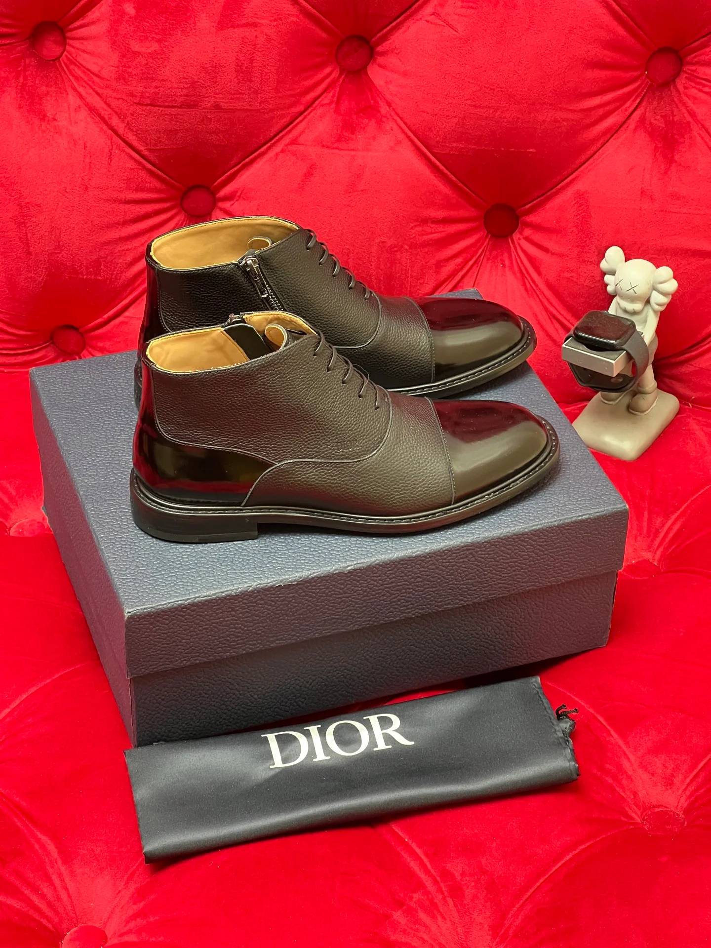 CD leather shoes