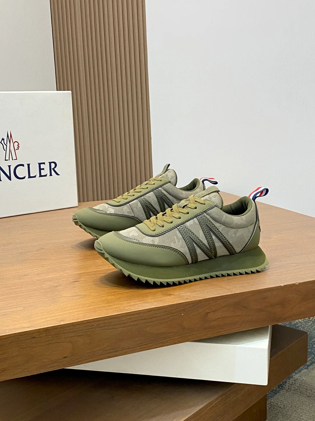 Mon retro sneakers