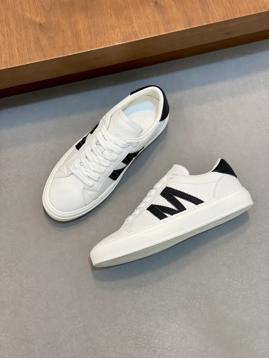 Mon low-top retro sneakers