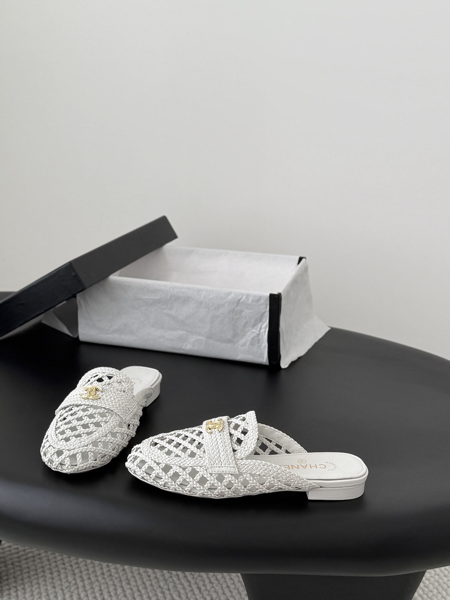 Chan 26ss woven slippers