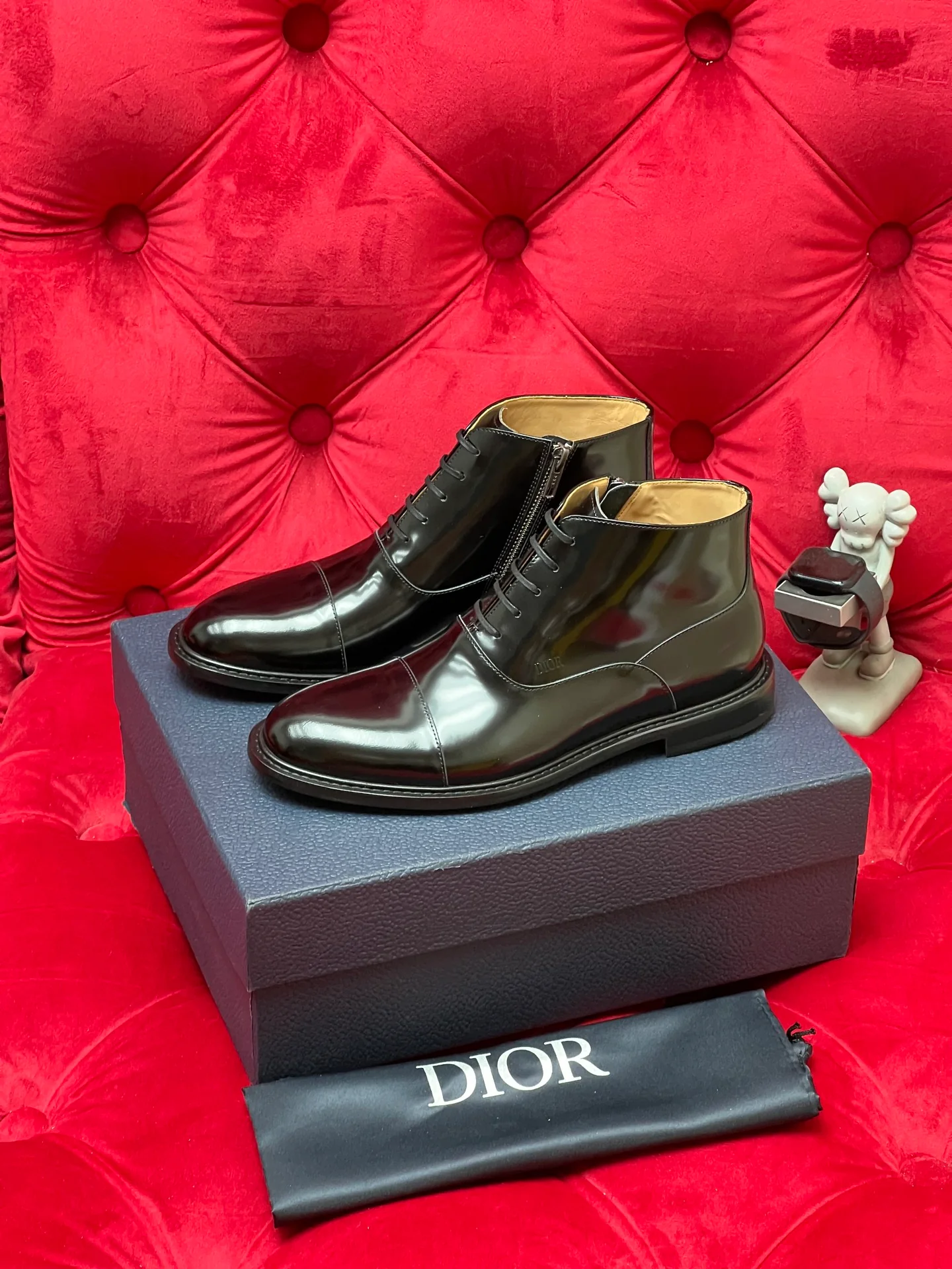 CD leather shoes