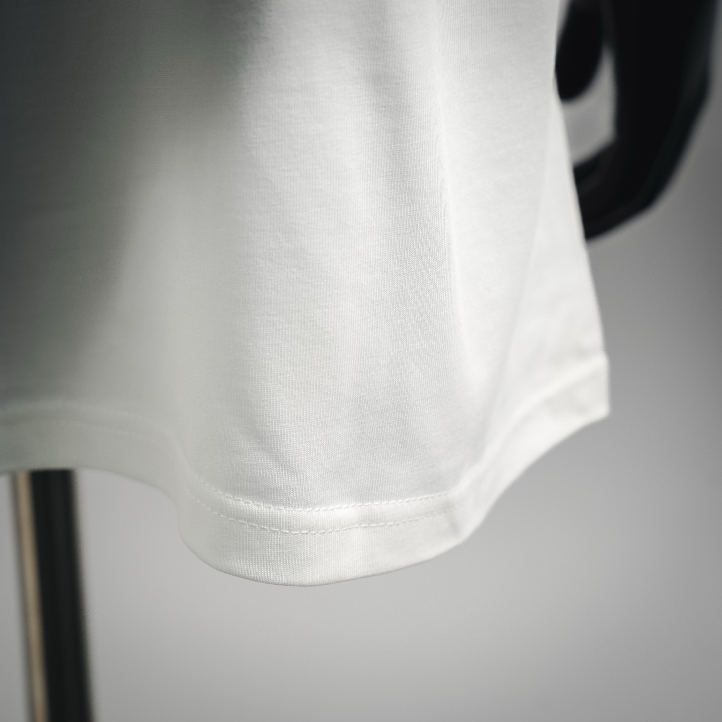 Mon embroidered badge t-shirt