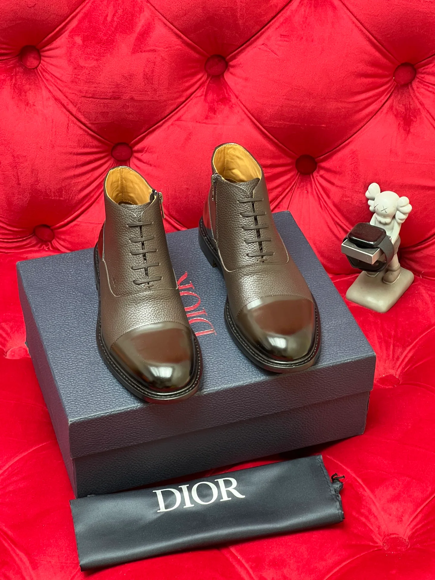 CD leather shoes