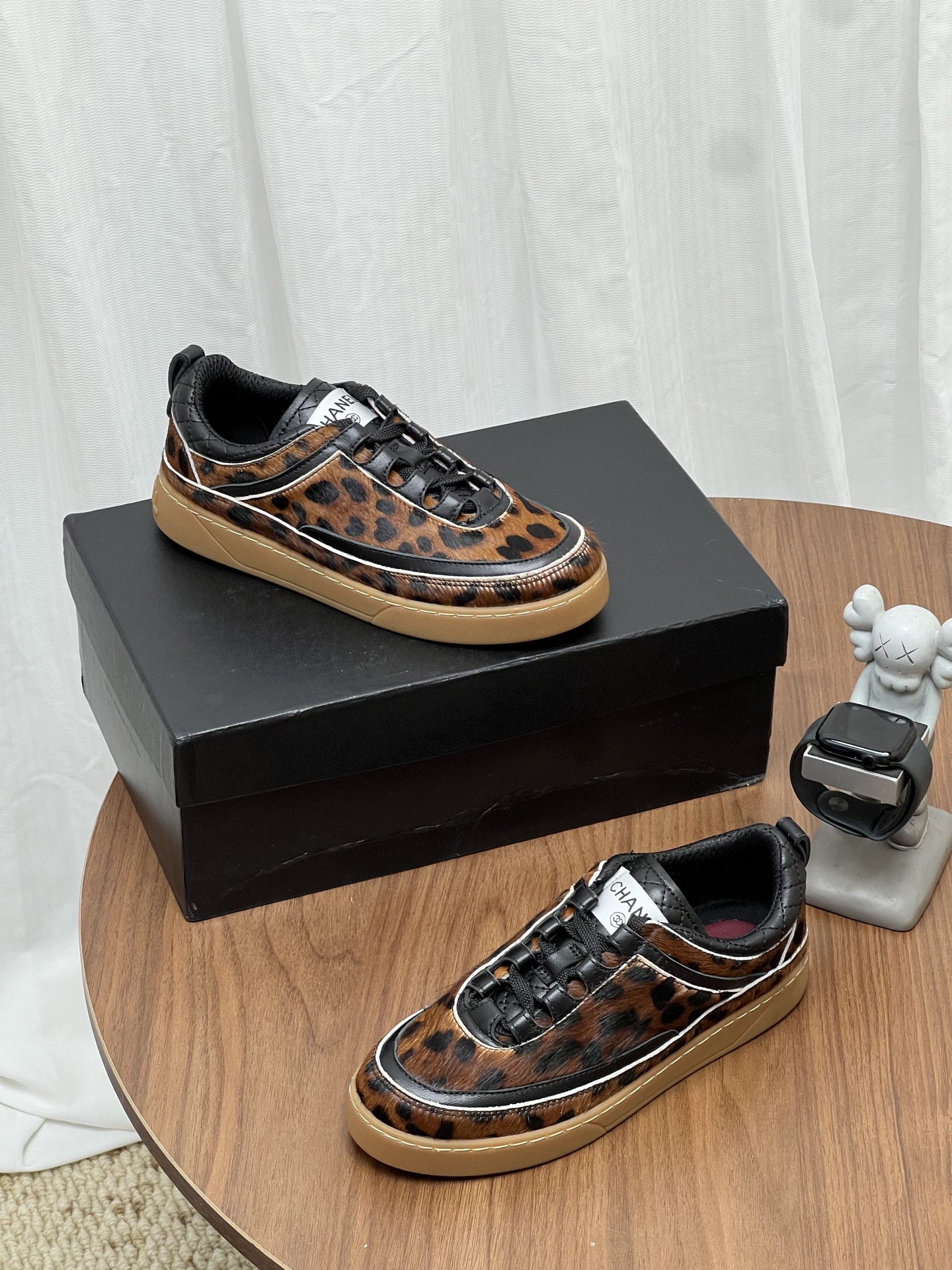 Chan sneaker