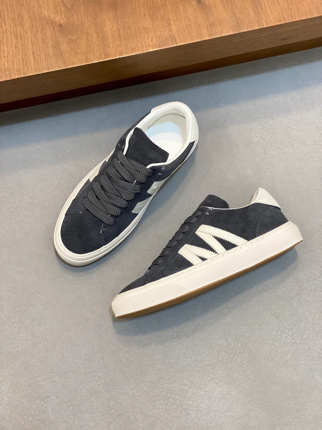 Mon low-top retro sneakers
