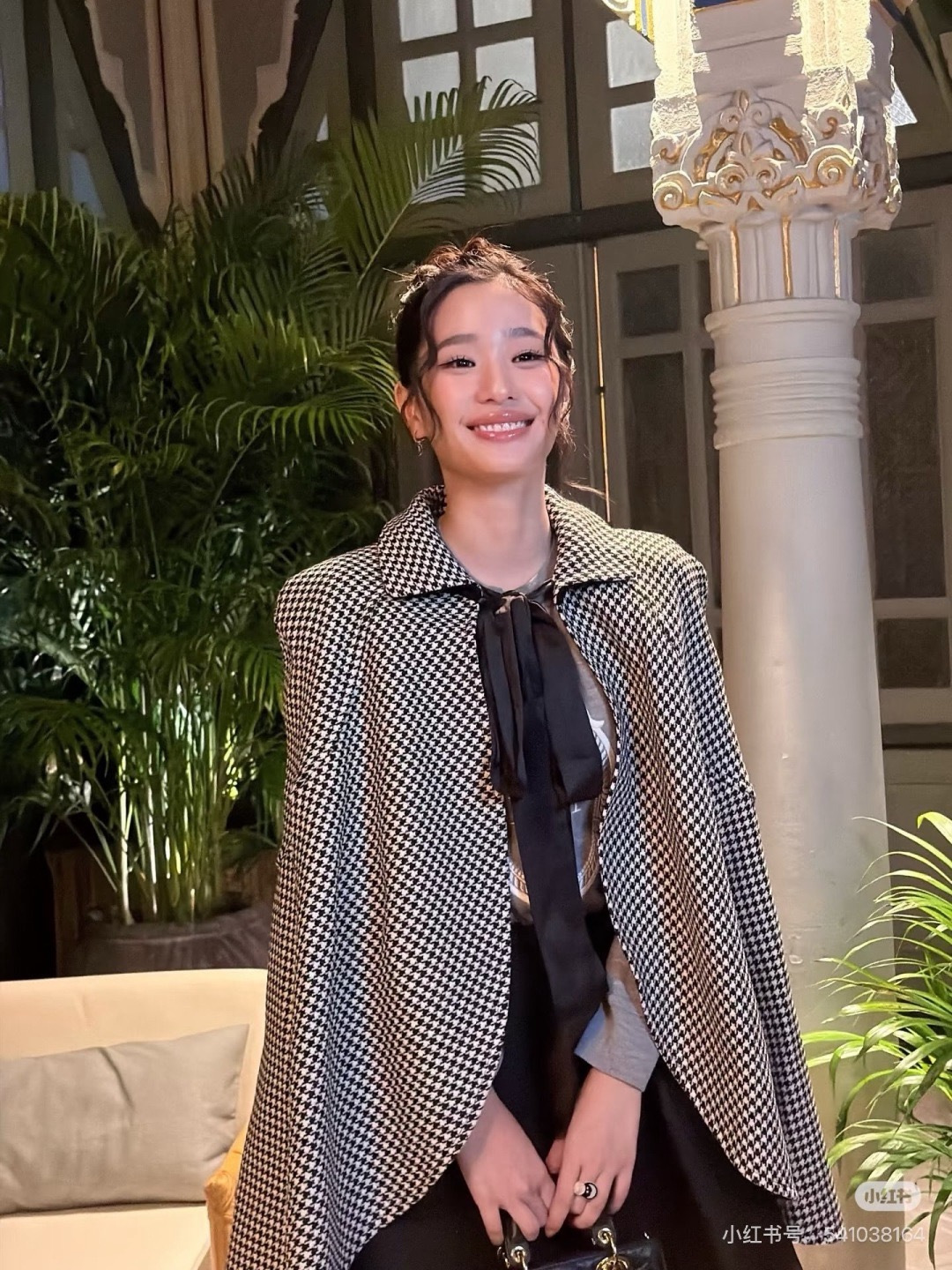 CD 26ss houndstooth cape coat