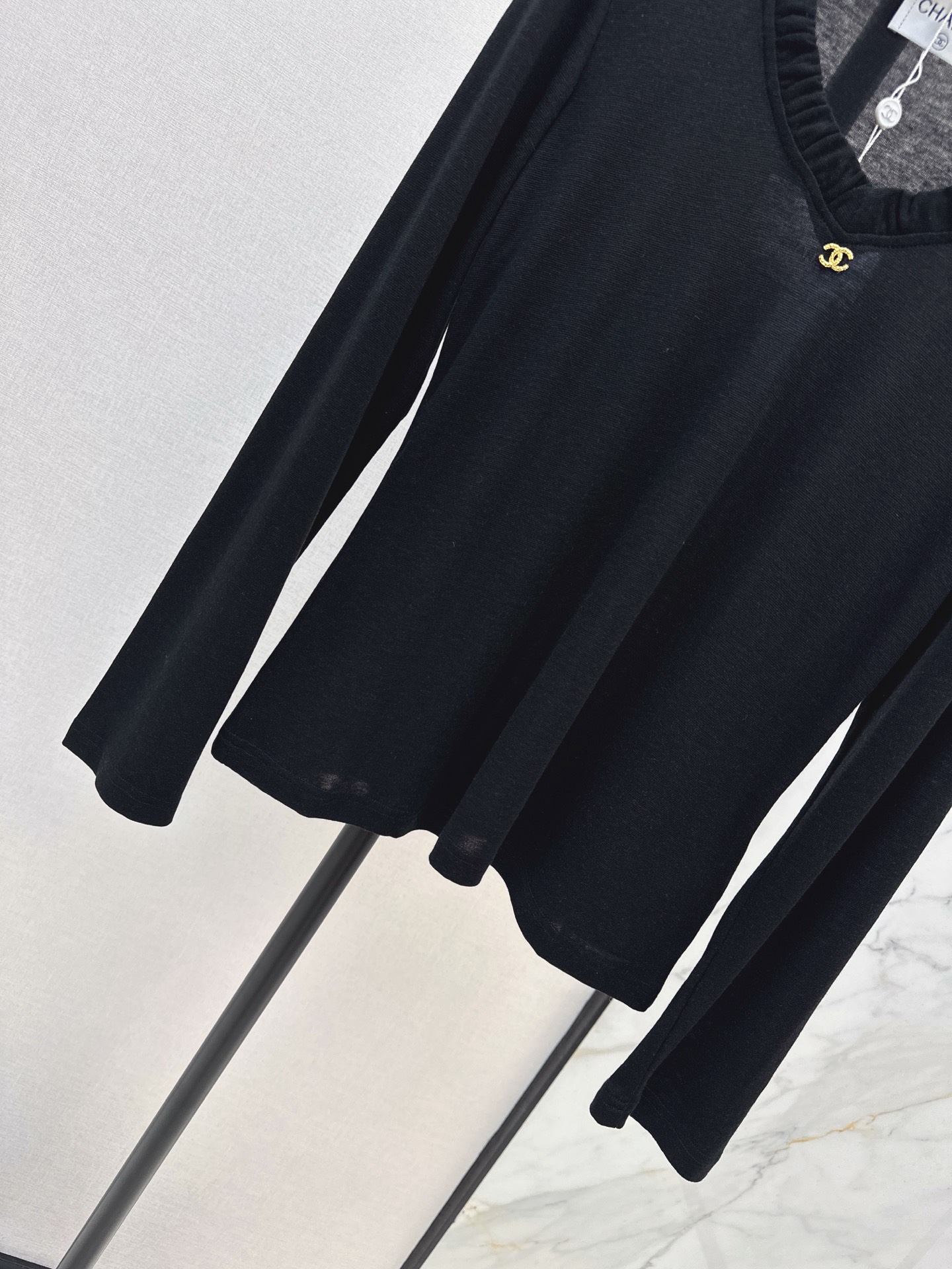 Chan 26fw ruffle basic tee