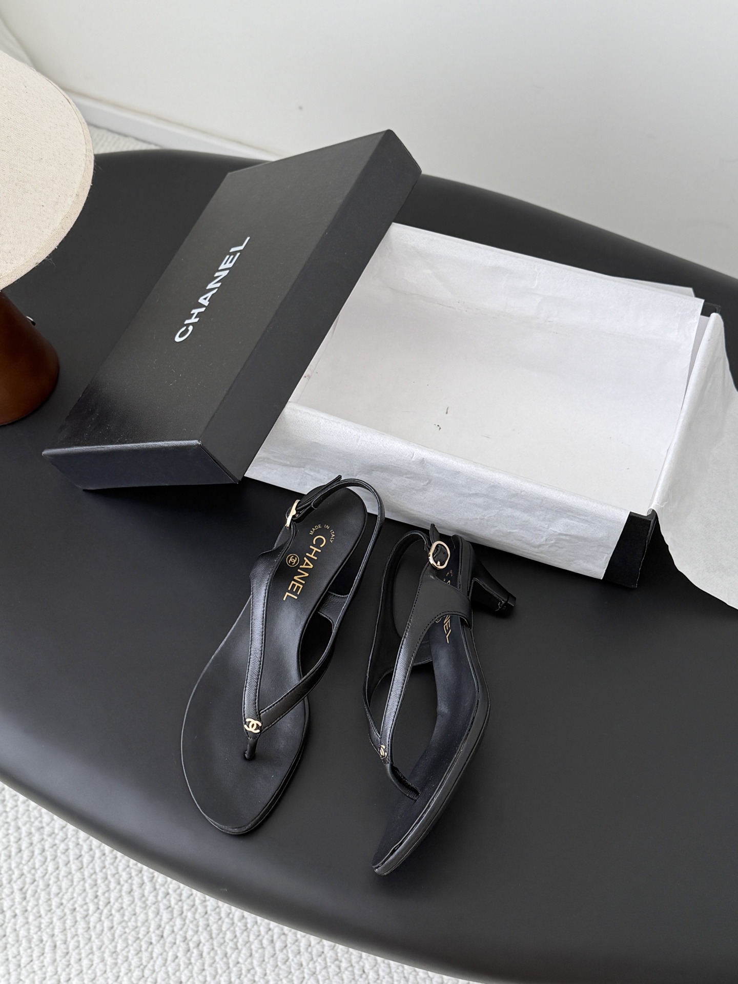 Chan 26C flip-flops sandals