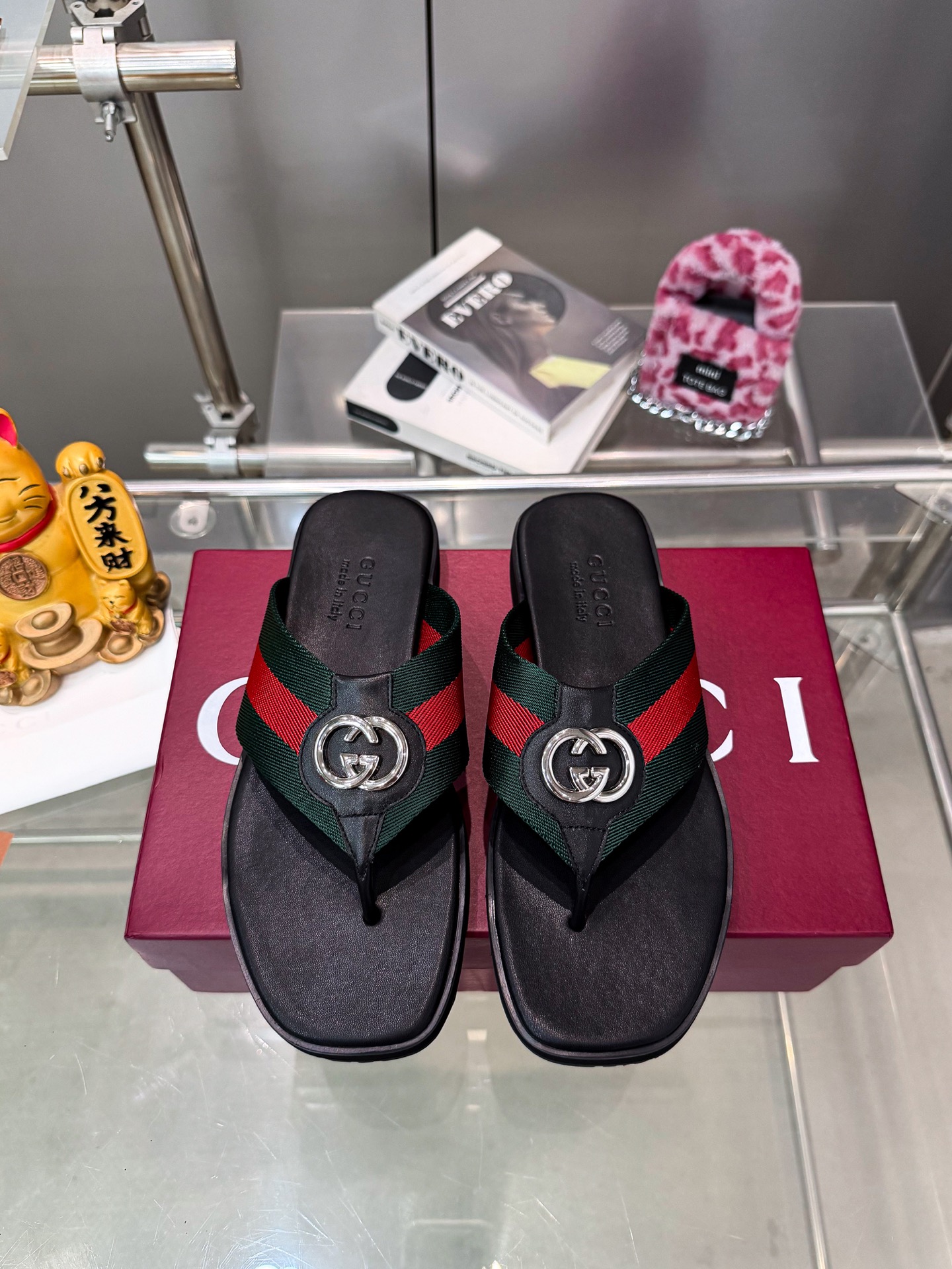 Guc slippers