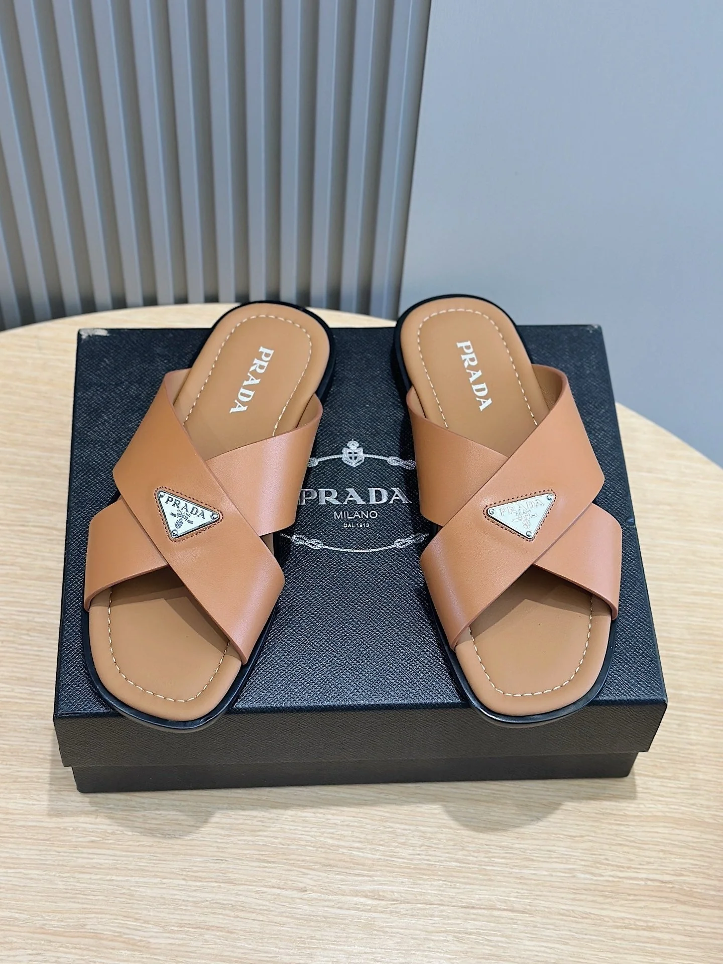 Pra leather slippers