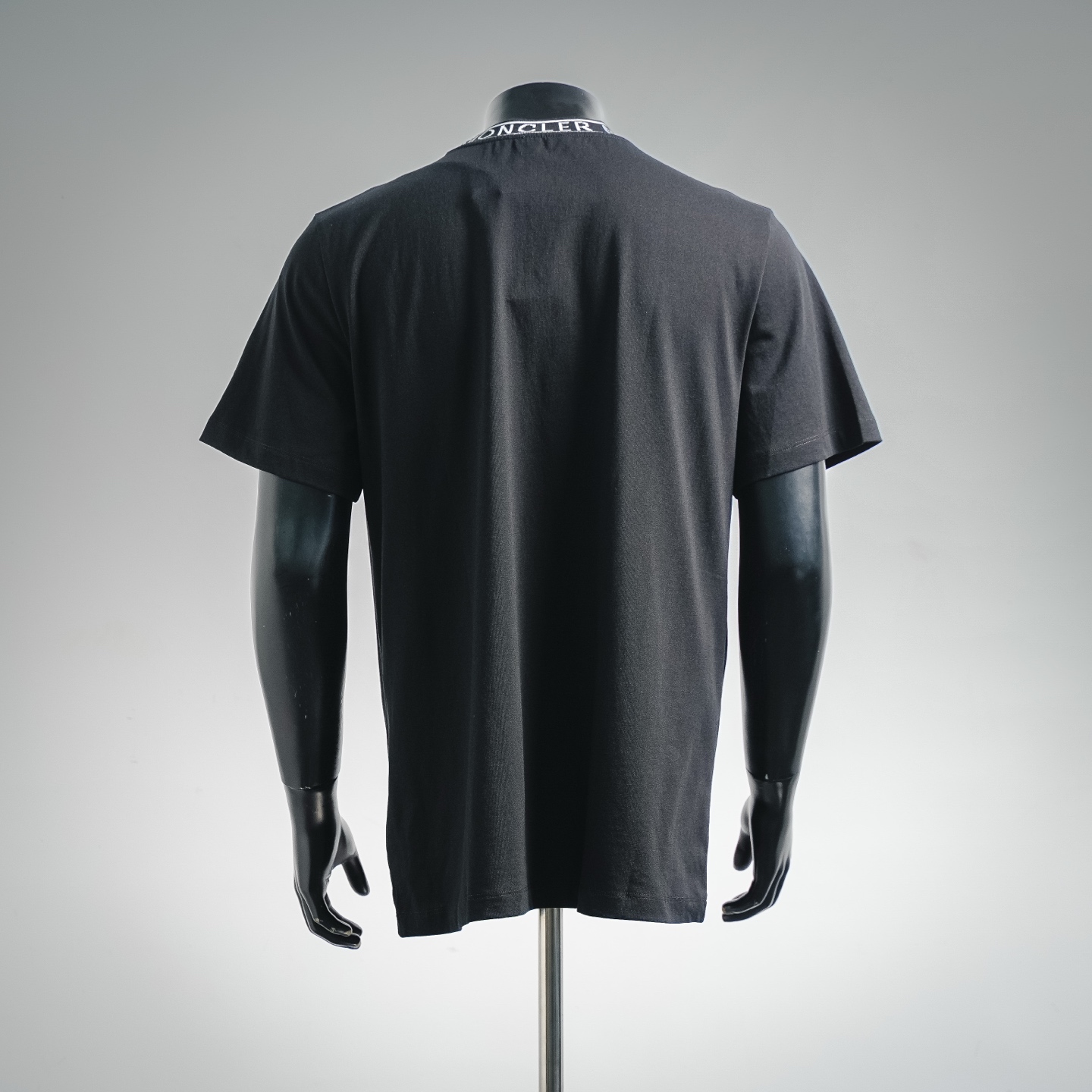 Mon neckline letter t-shirt