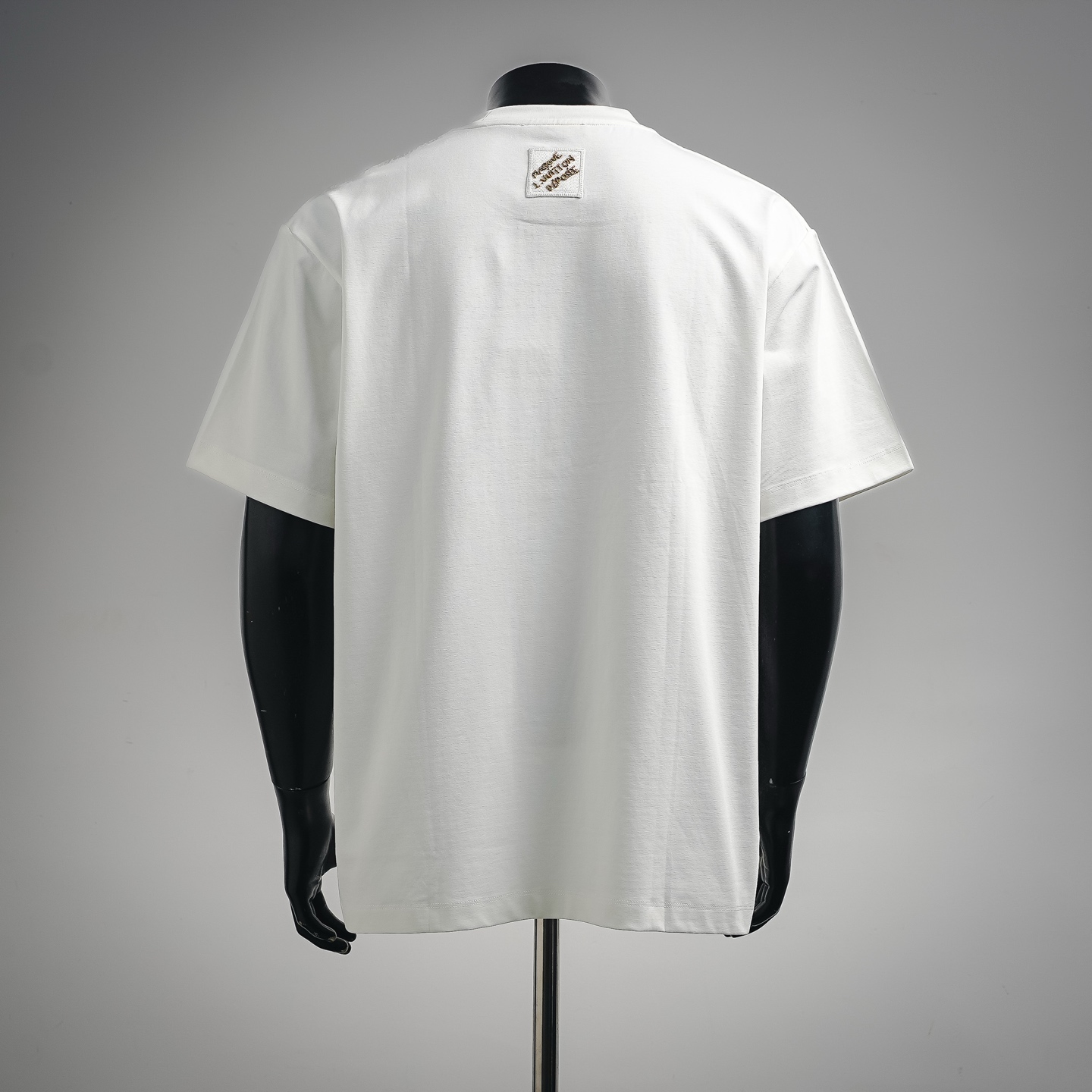 Louis sequin chenille patch t-shirt