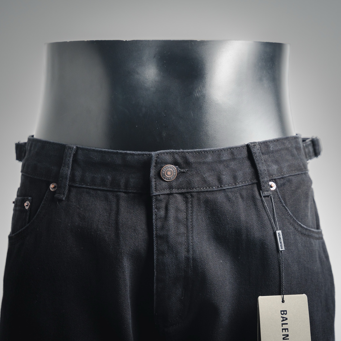 Balen ripped jeans