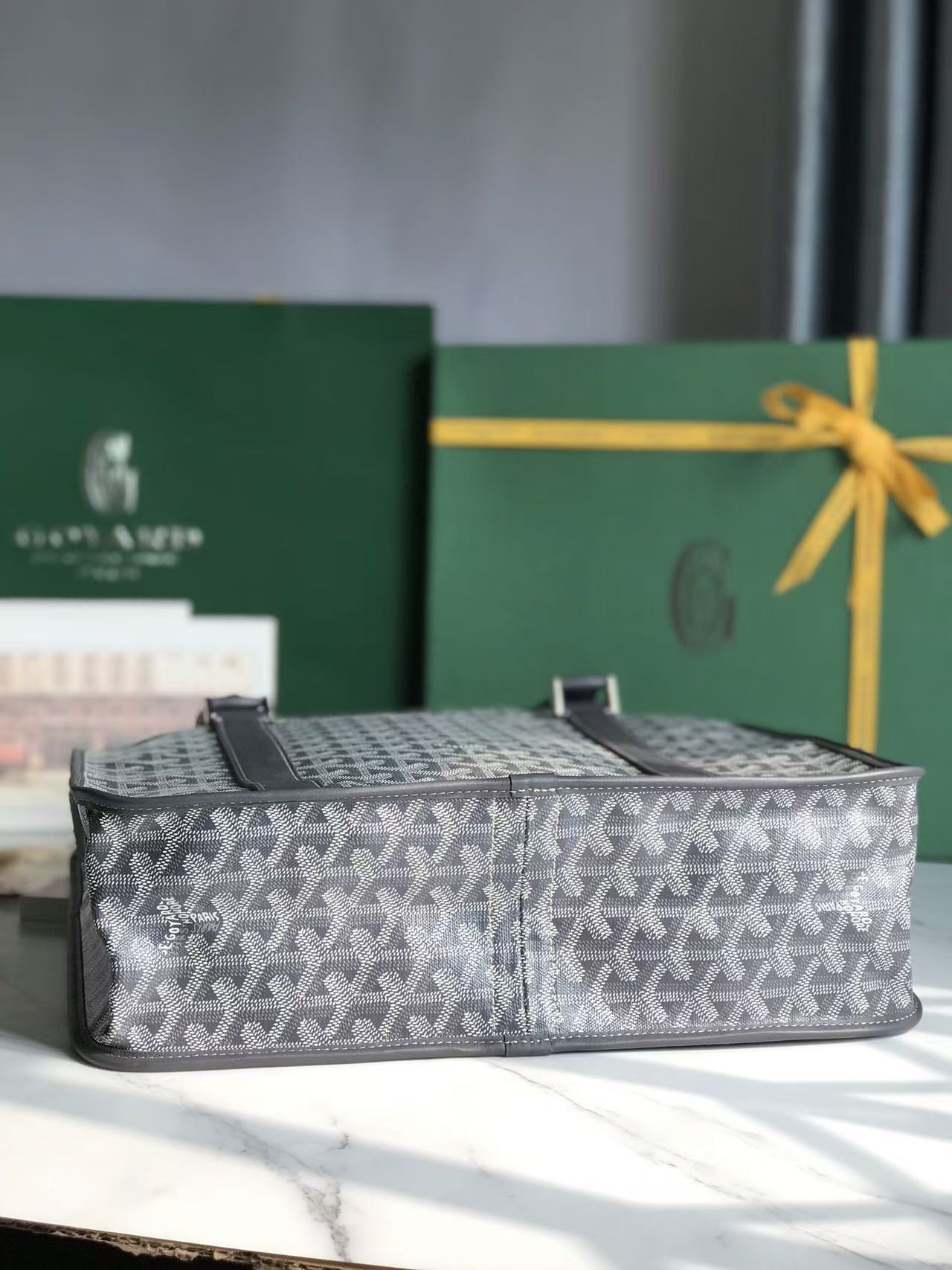 Goya briefcase