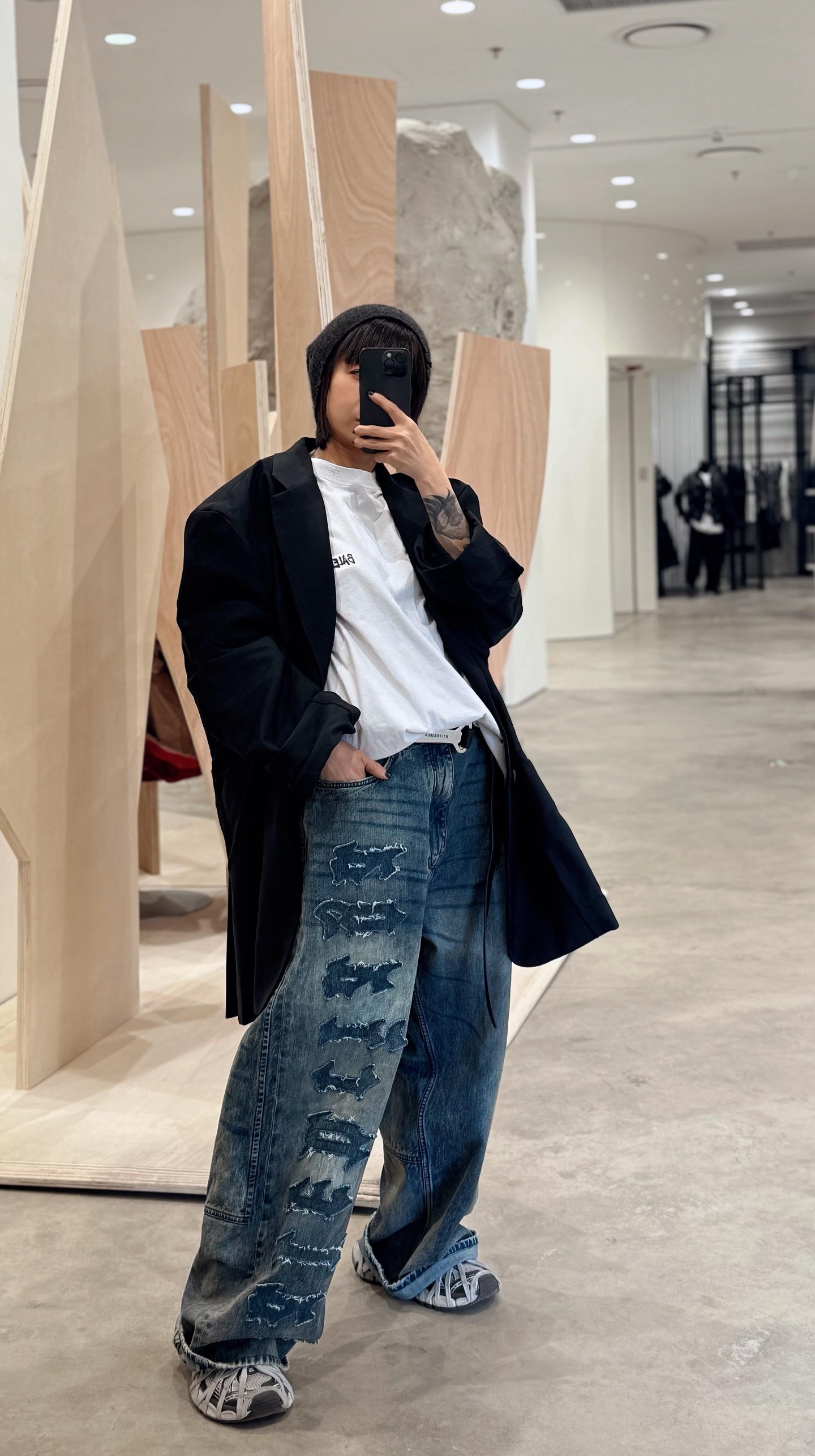 Balen distressed jeans