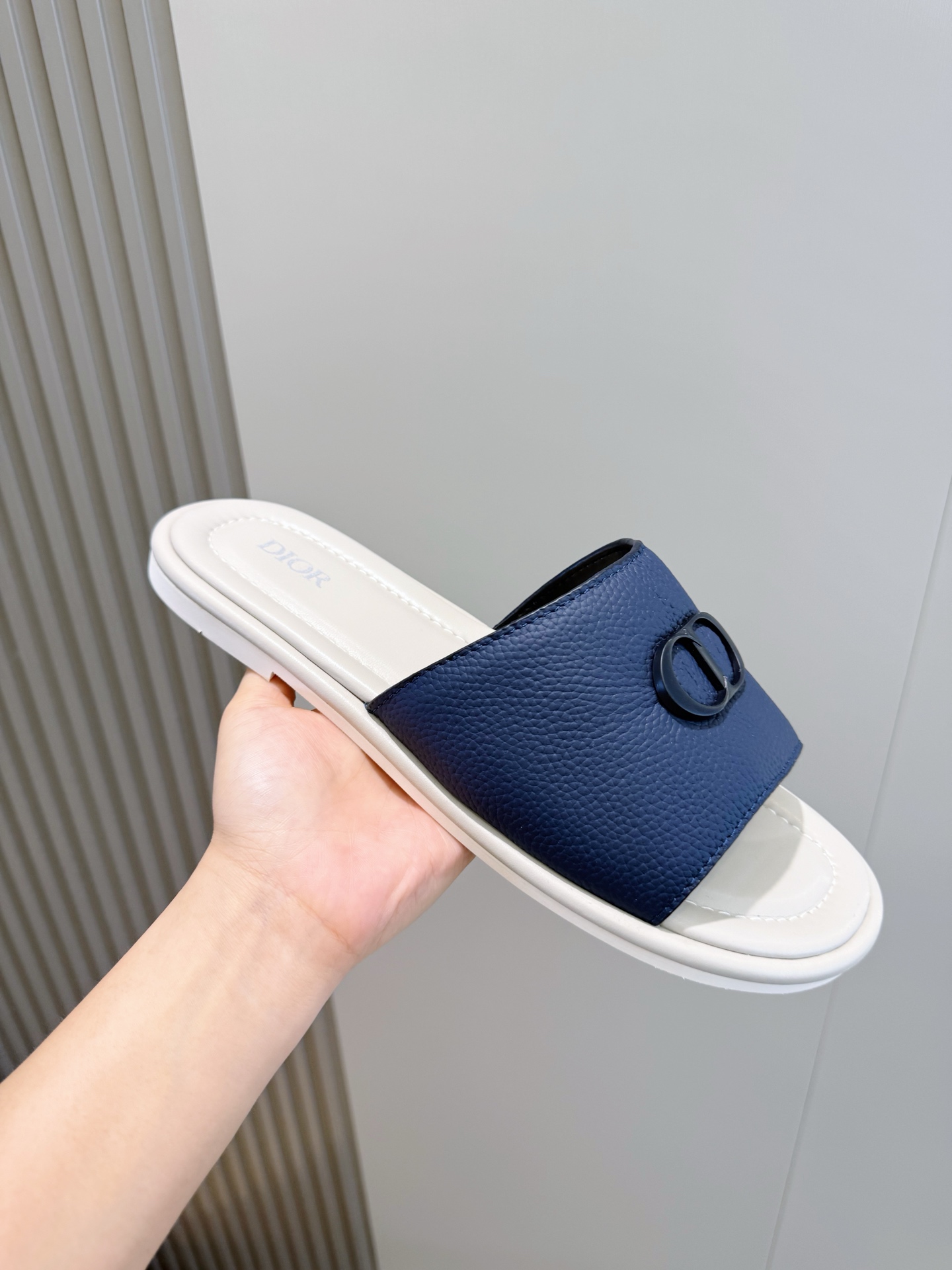 CD slippers