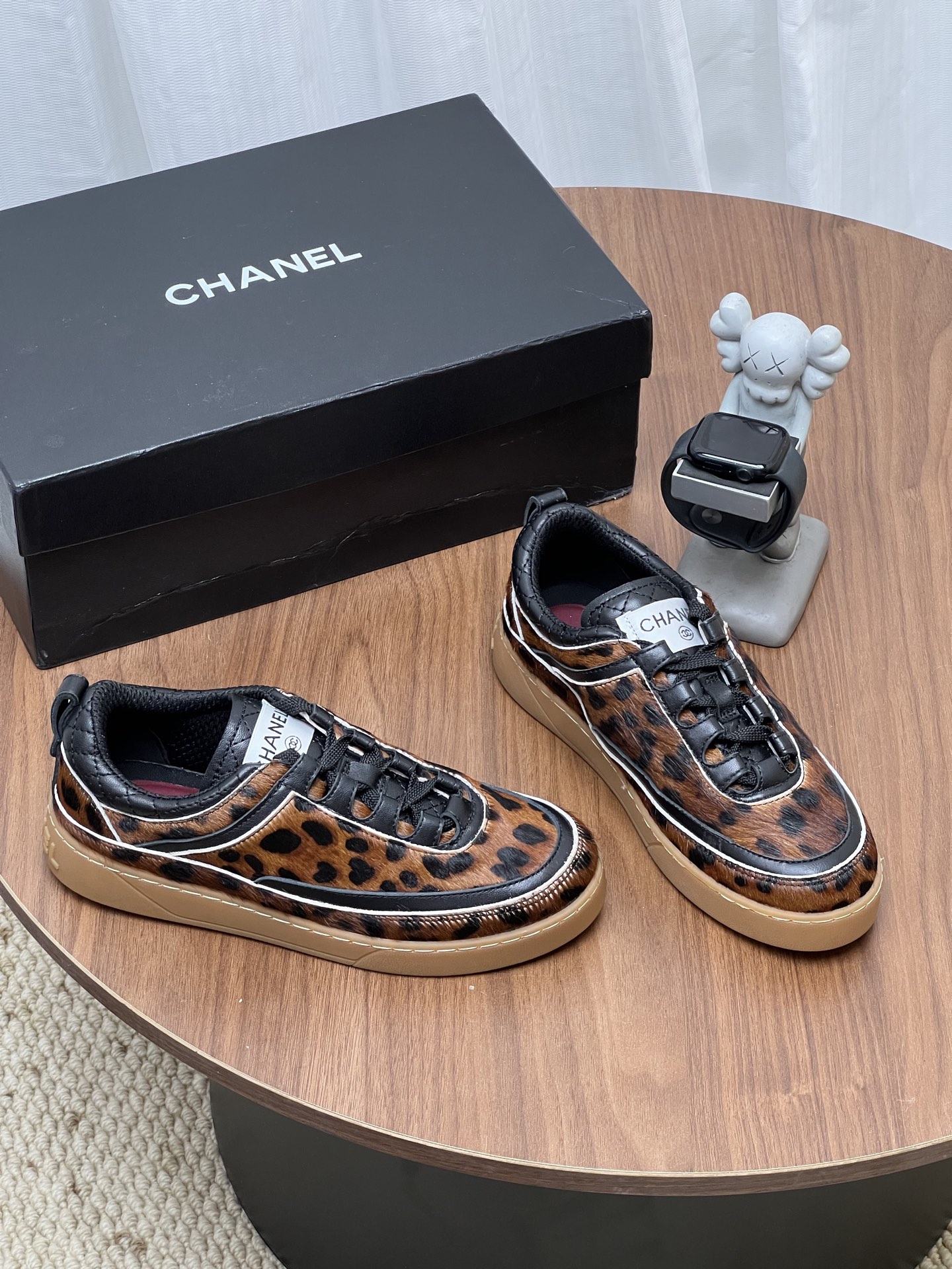Chan sneaker