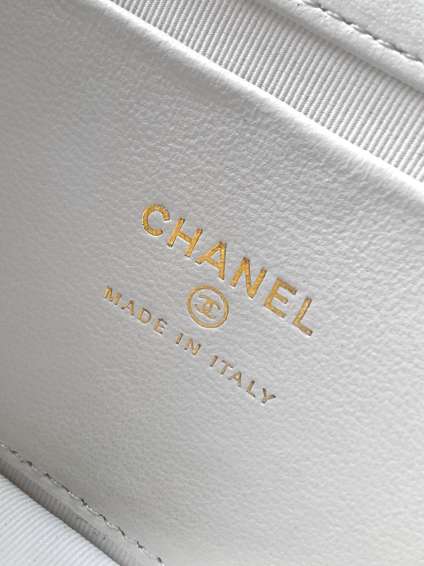 Chan 26C flap bag white