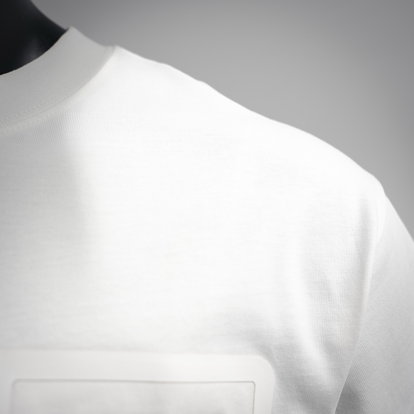 Loe pocket zip t-shirt