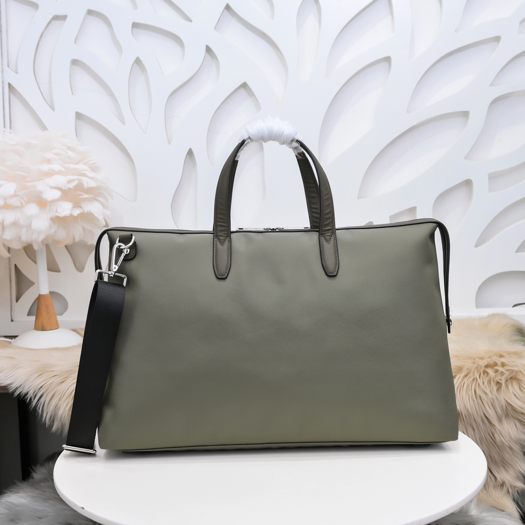 Fend travel bag