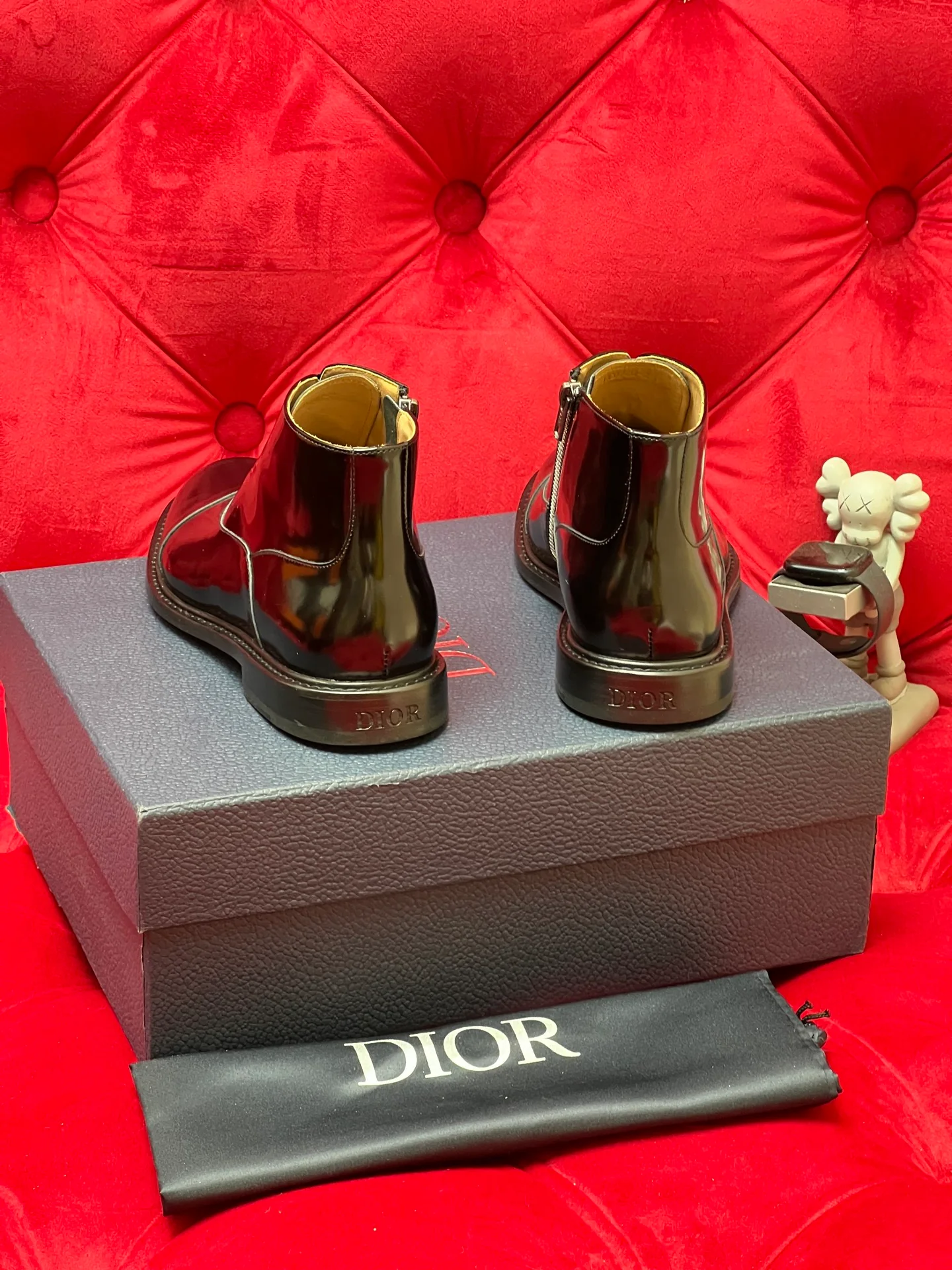 CD leather shoes