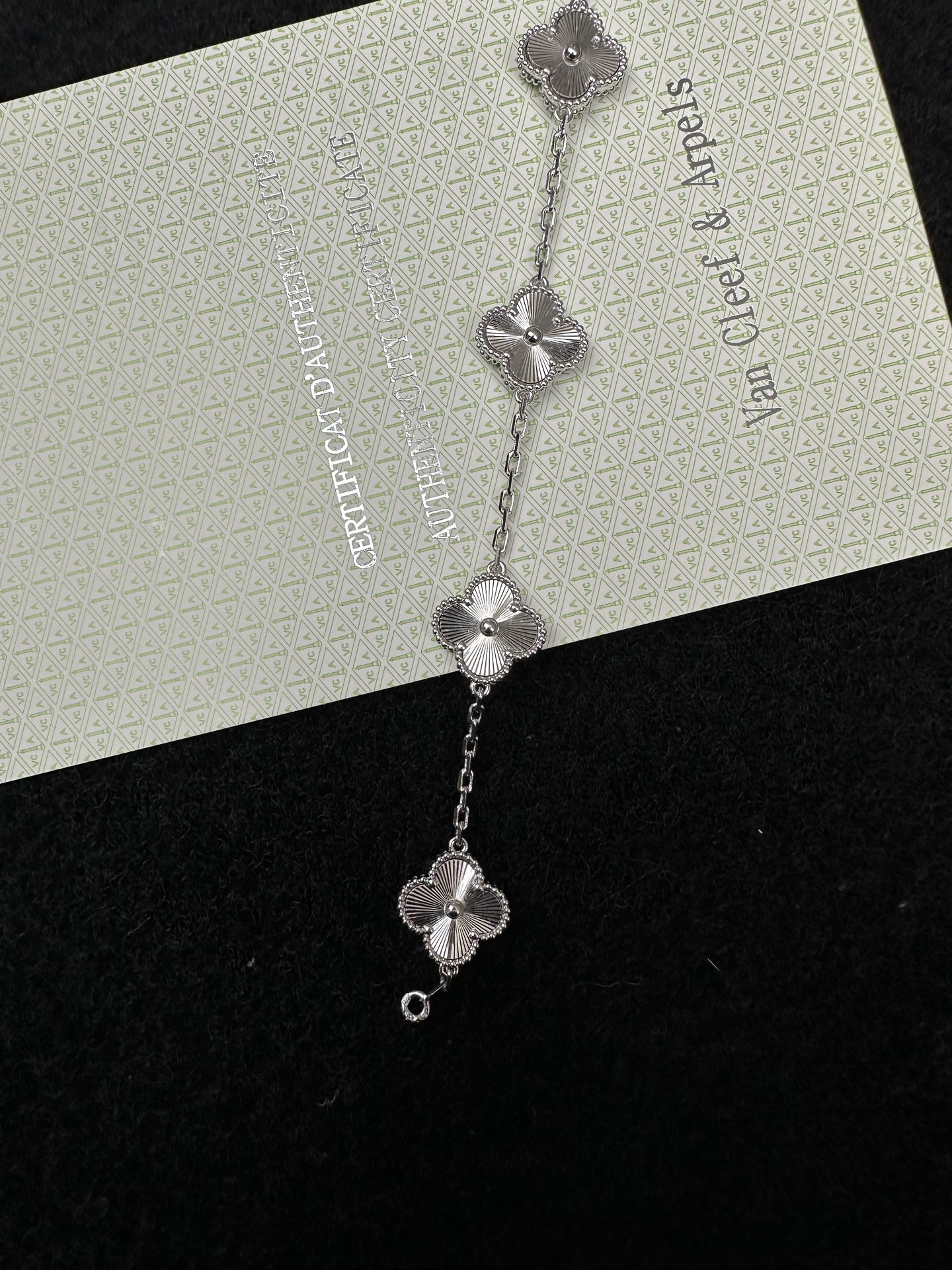 Van bracelet