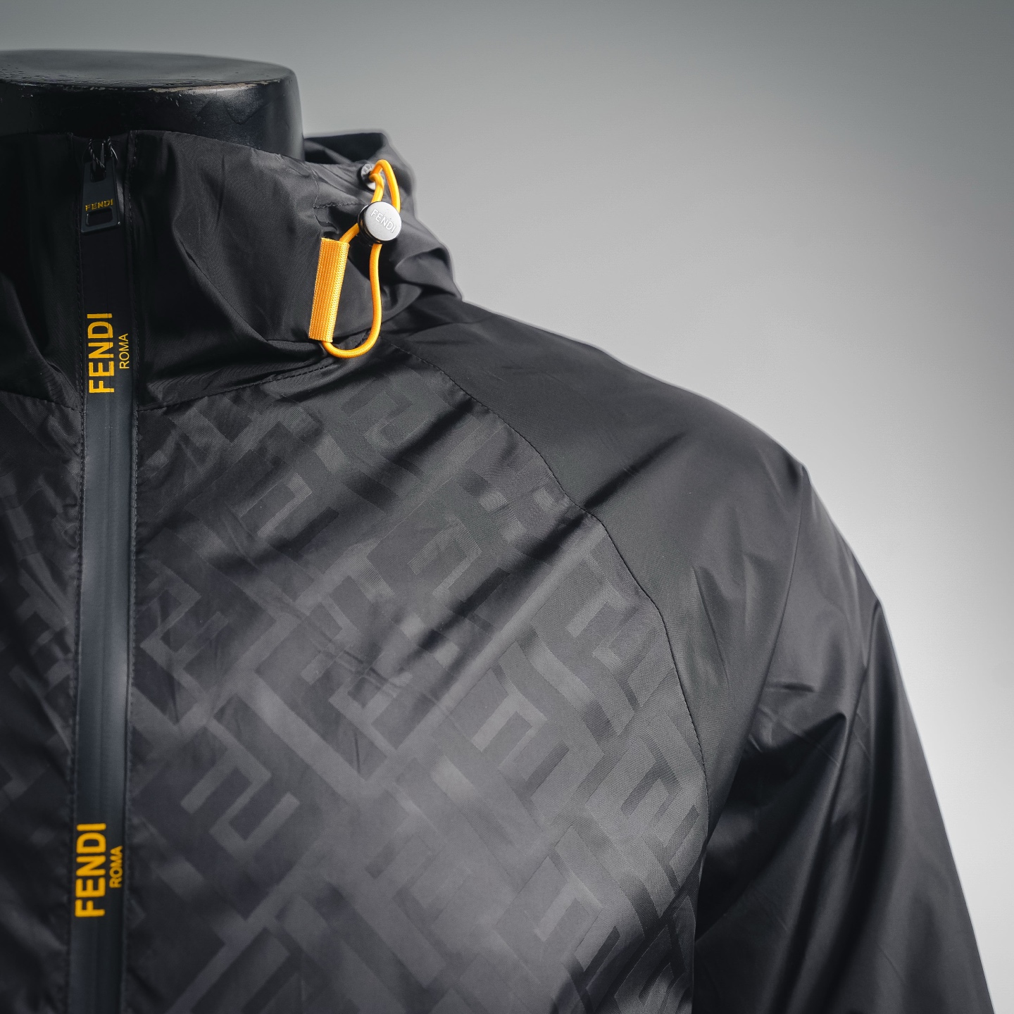 Fend splicing  hooded jacket