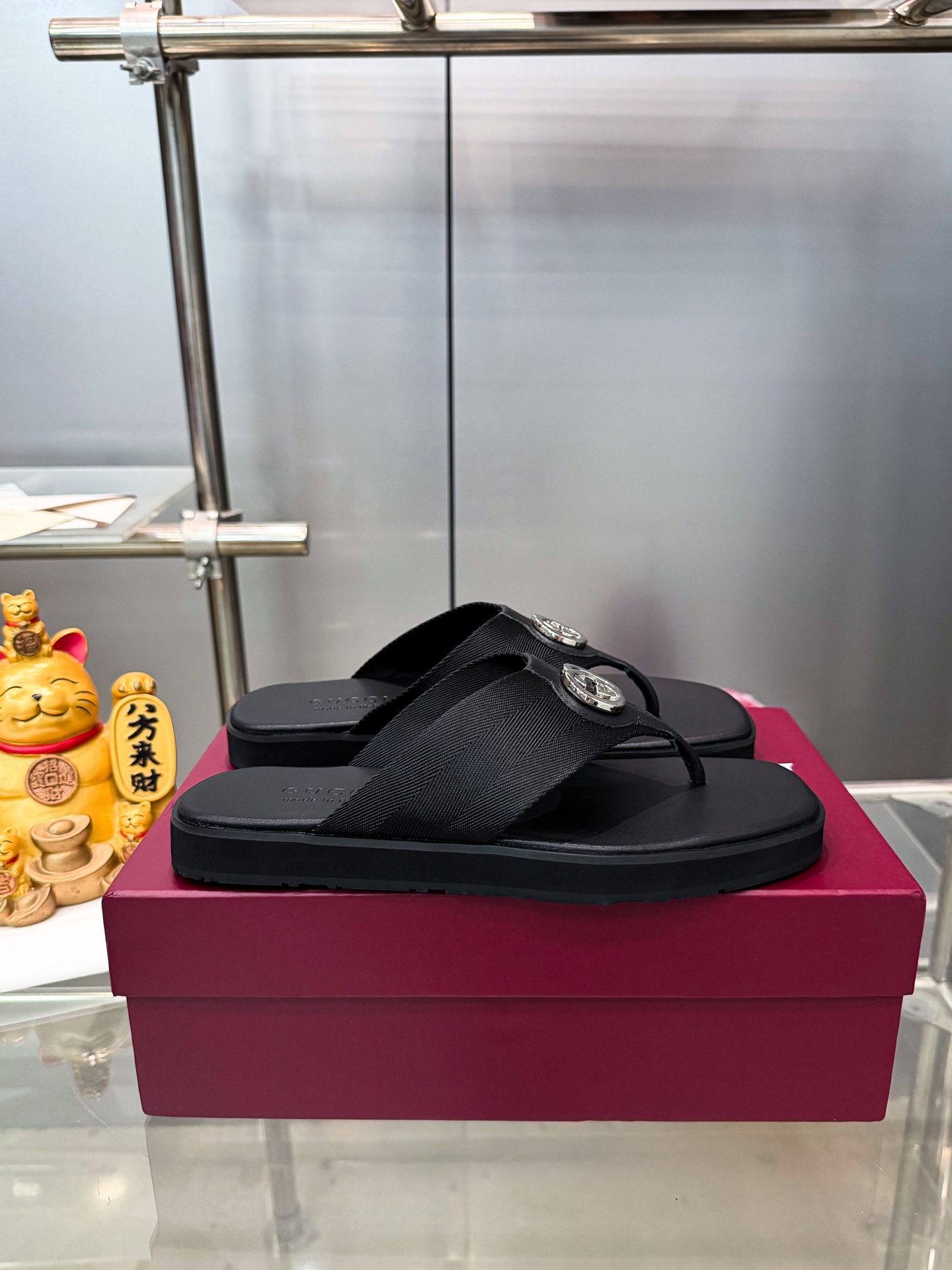 Guc slippers