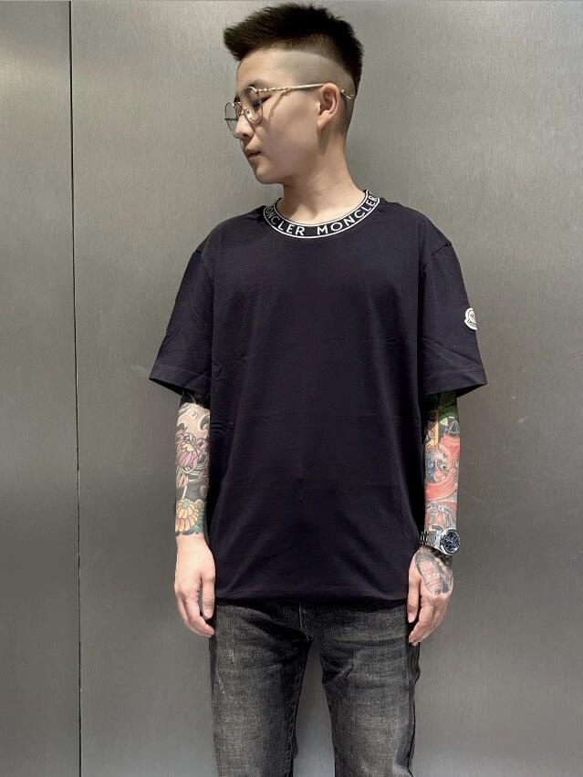 Mon neckline letter t-shirt