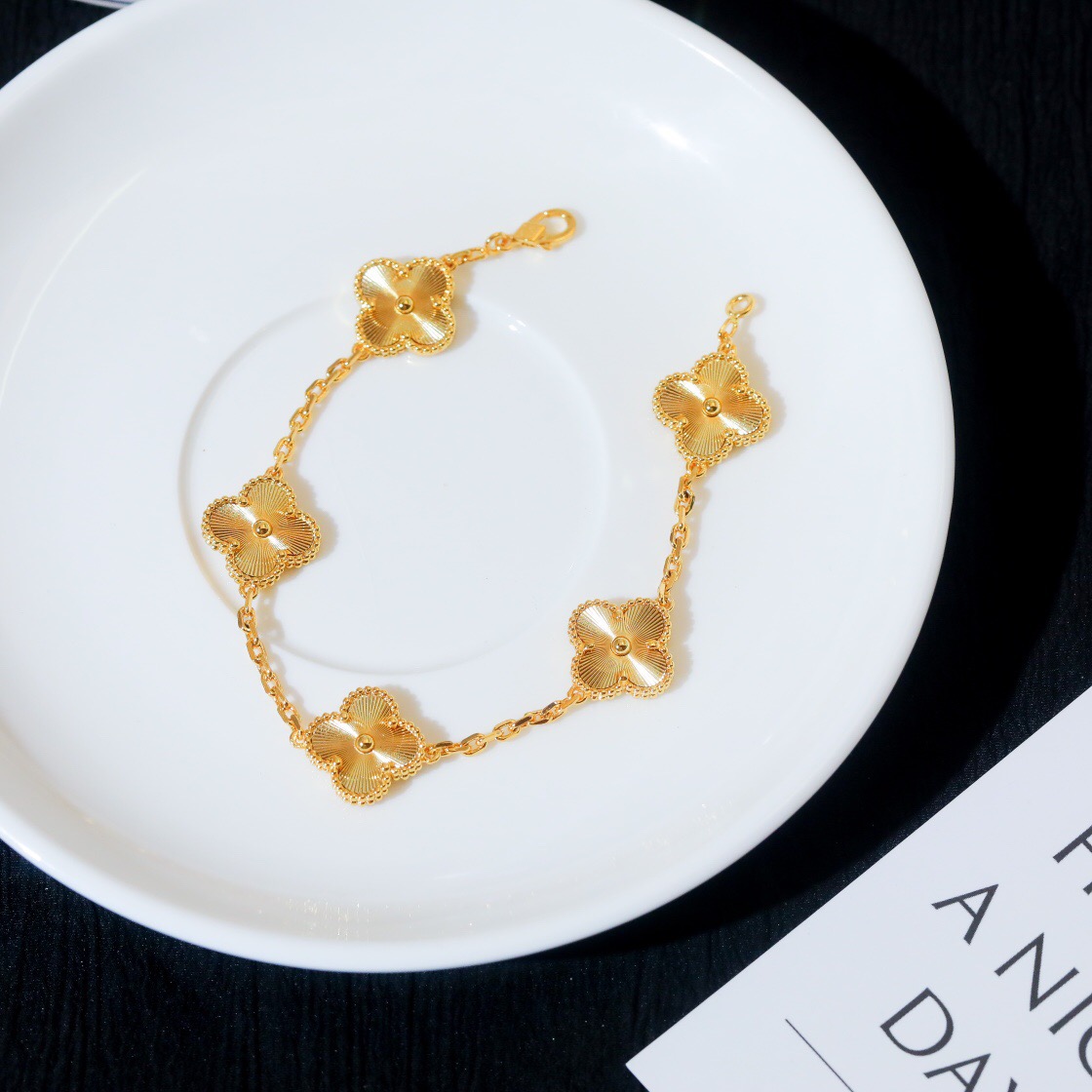 Vca chain bracelet