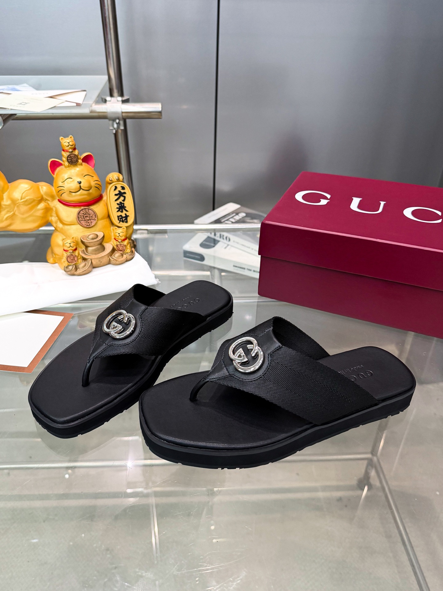 Guc slippers