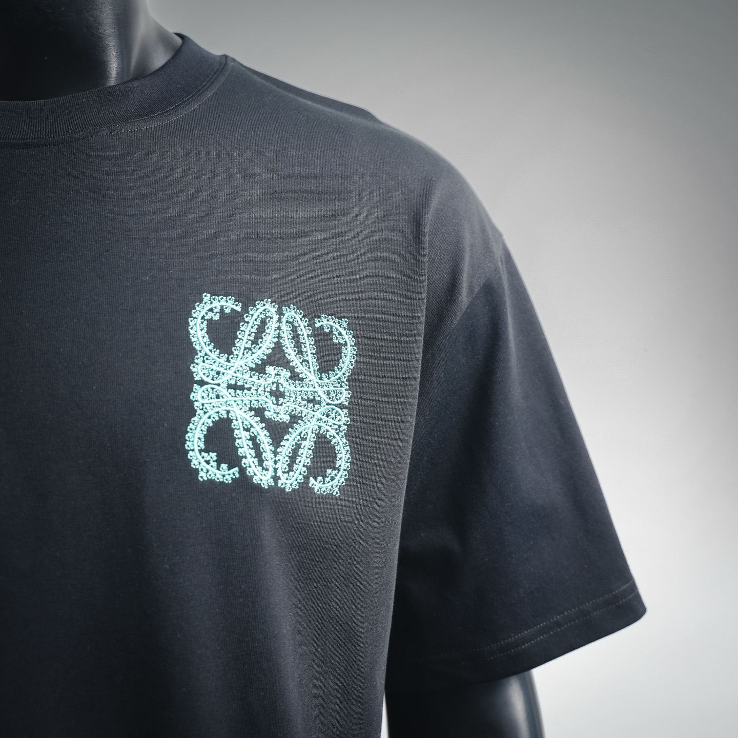 Loe embroidery t-shirt