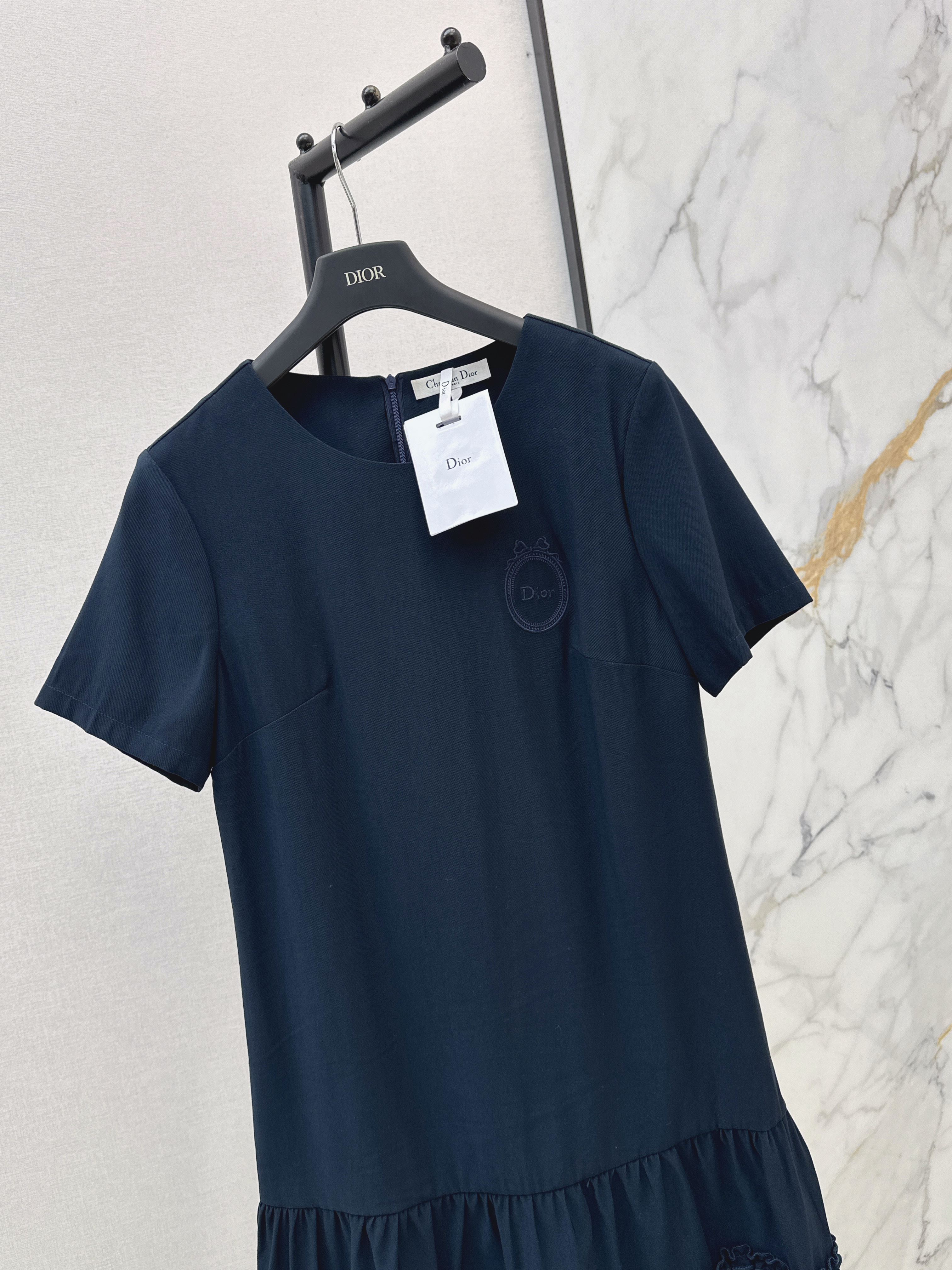 CD 26ss contract dress