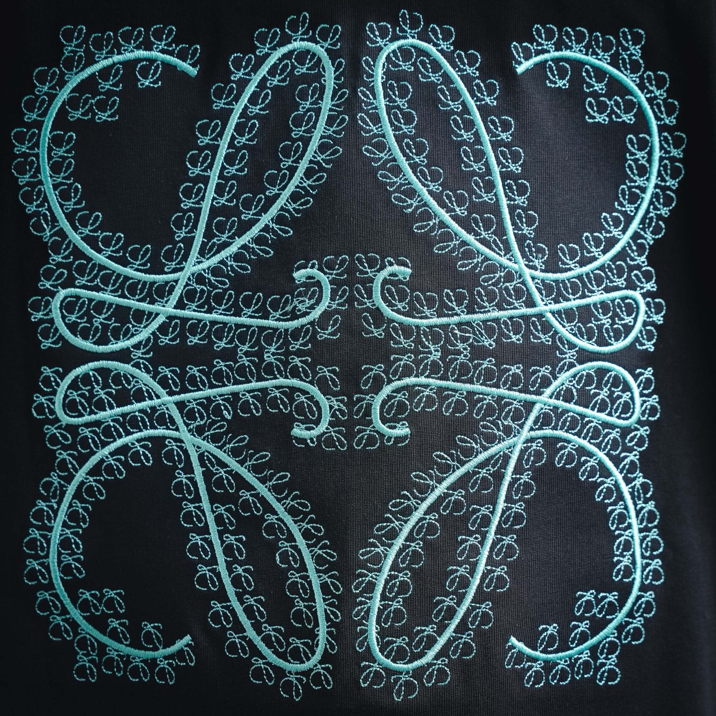 Loe embroidery t-shirt