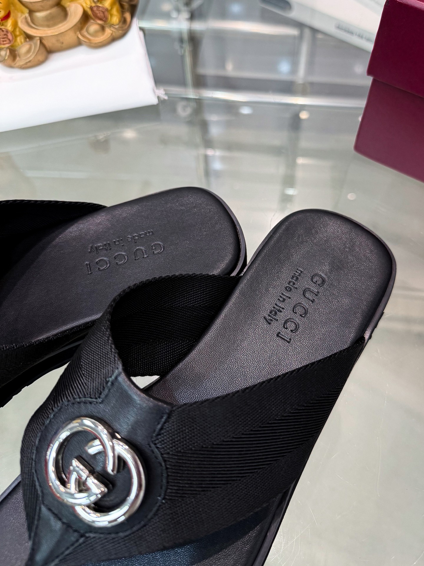 Guc slippers