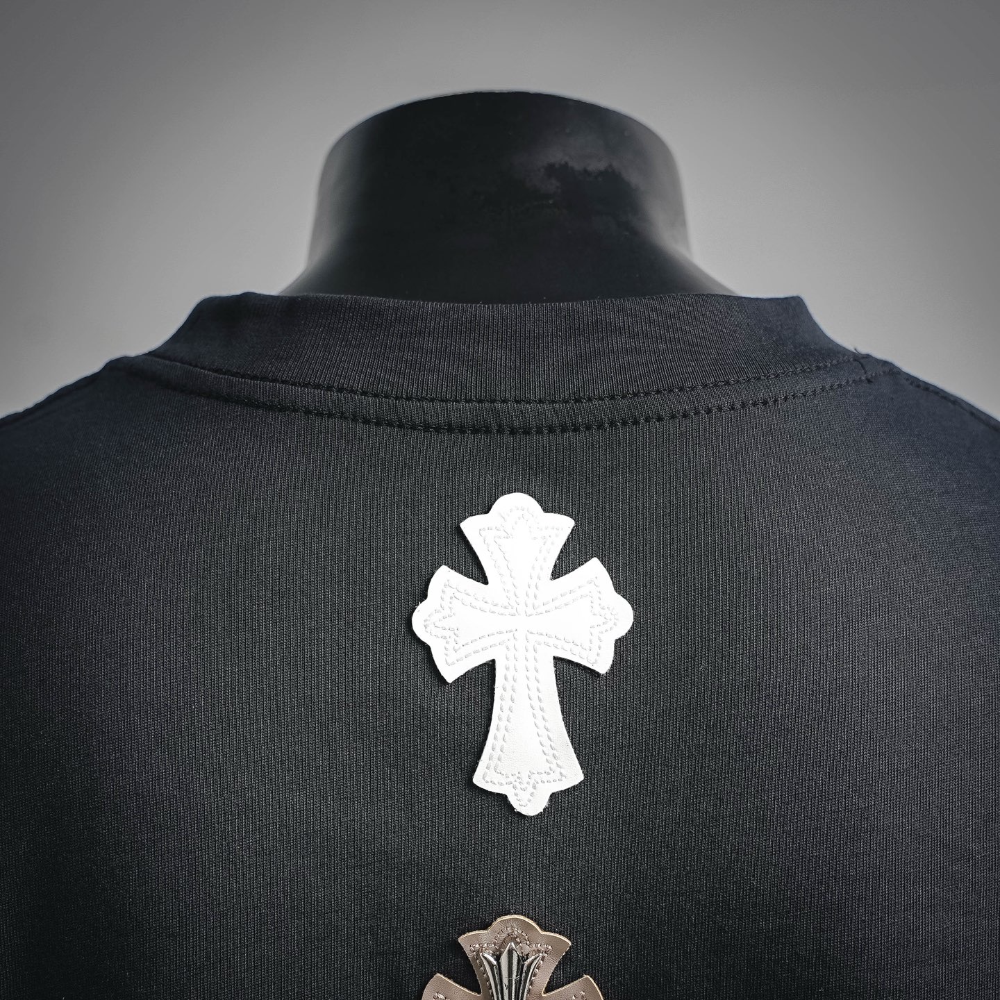 Chrome cross patch t-shirt
