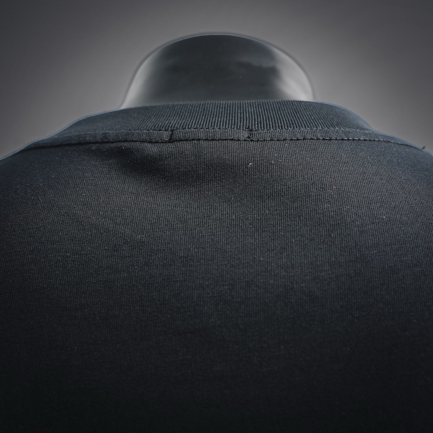 Loe pocket zip t-shirt