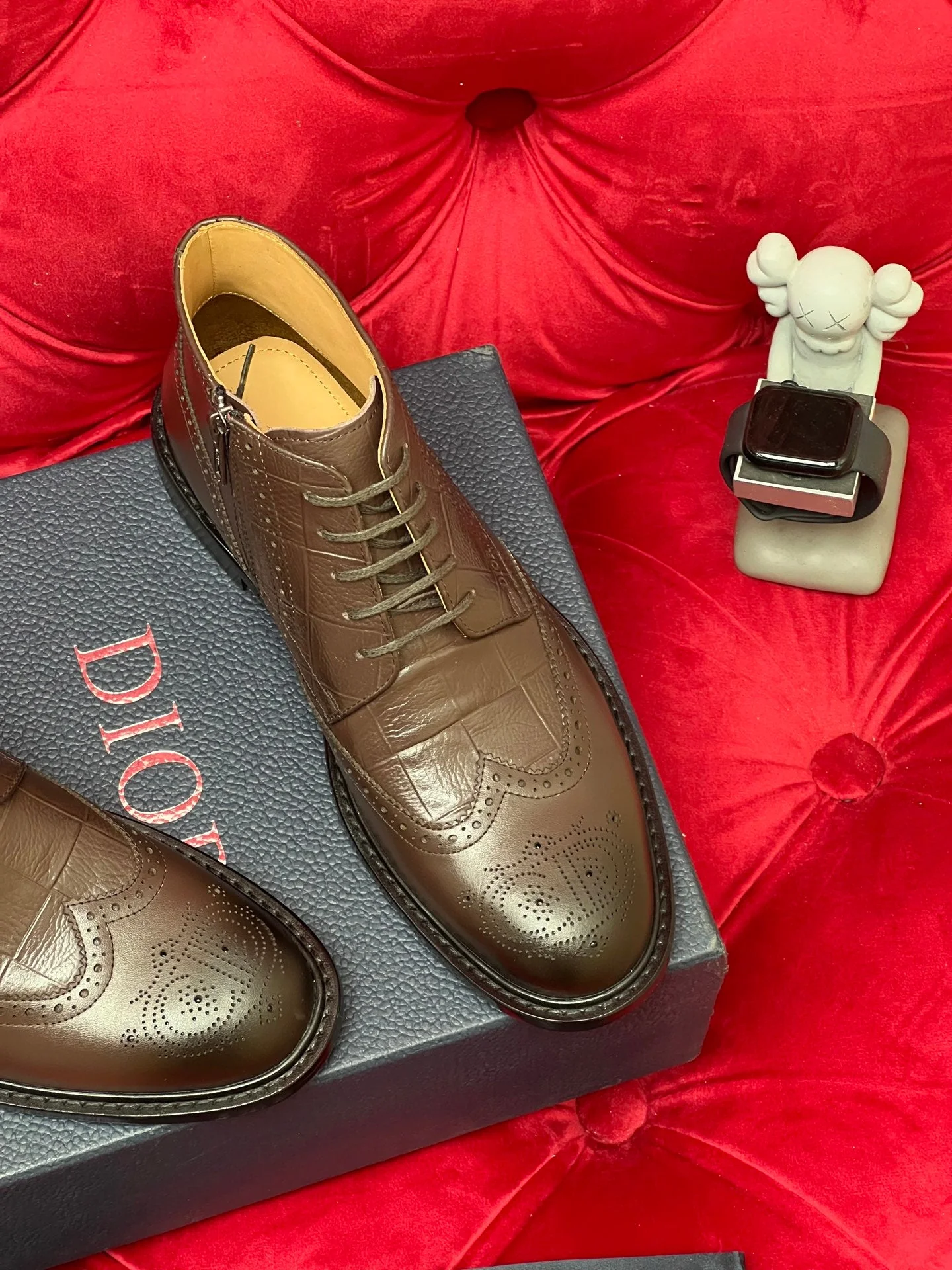 CD leather shoes