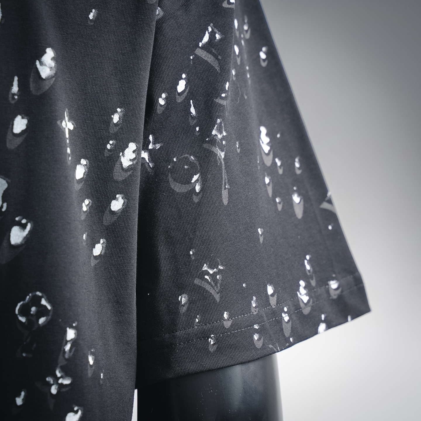 Louis paint splash logo t-shirt