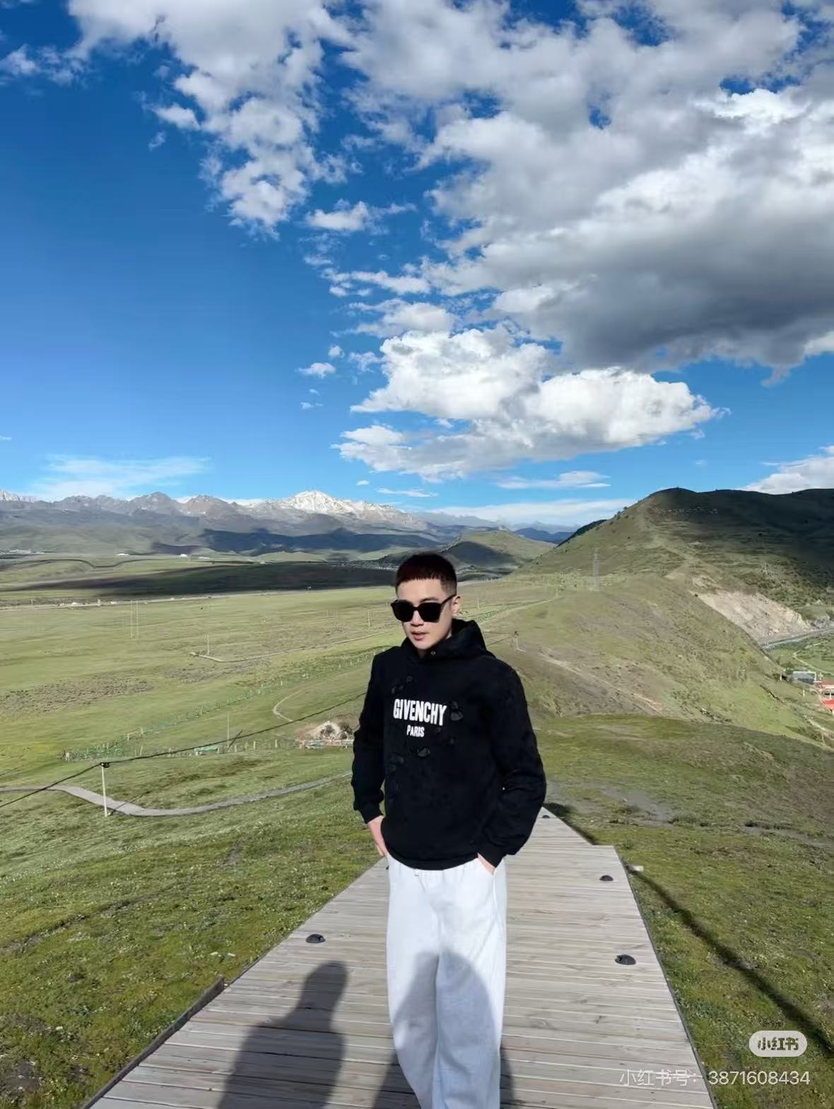 Given print ripped hoodie