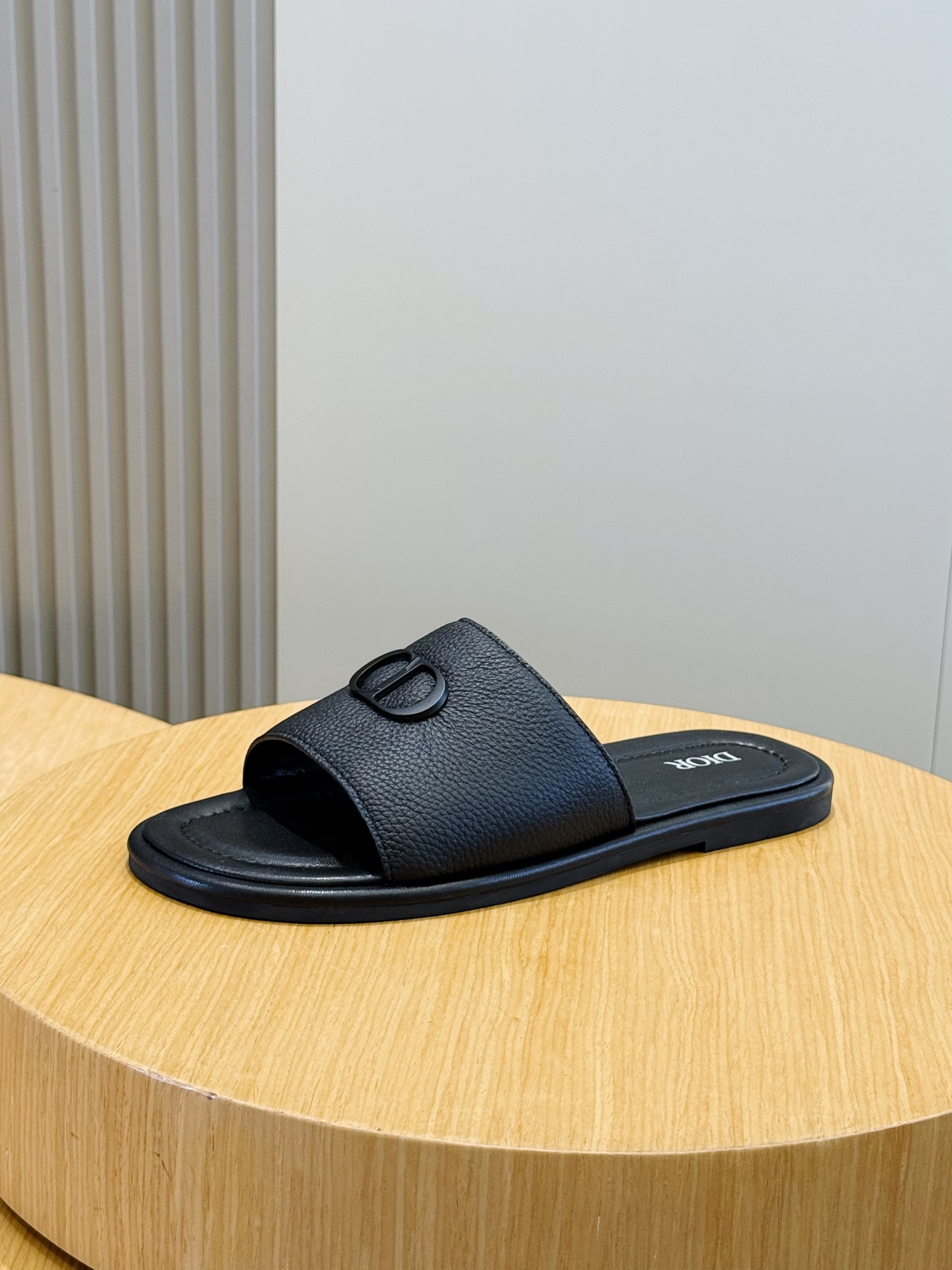 CD slippers