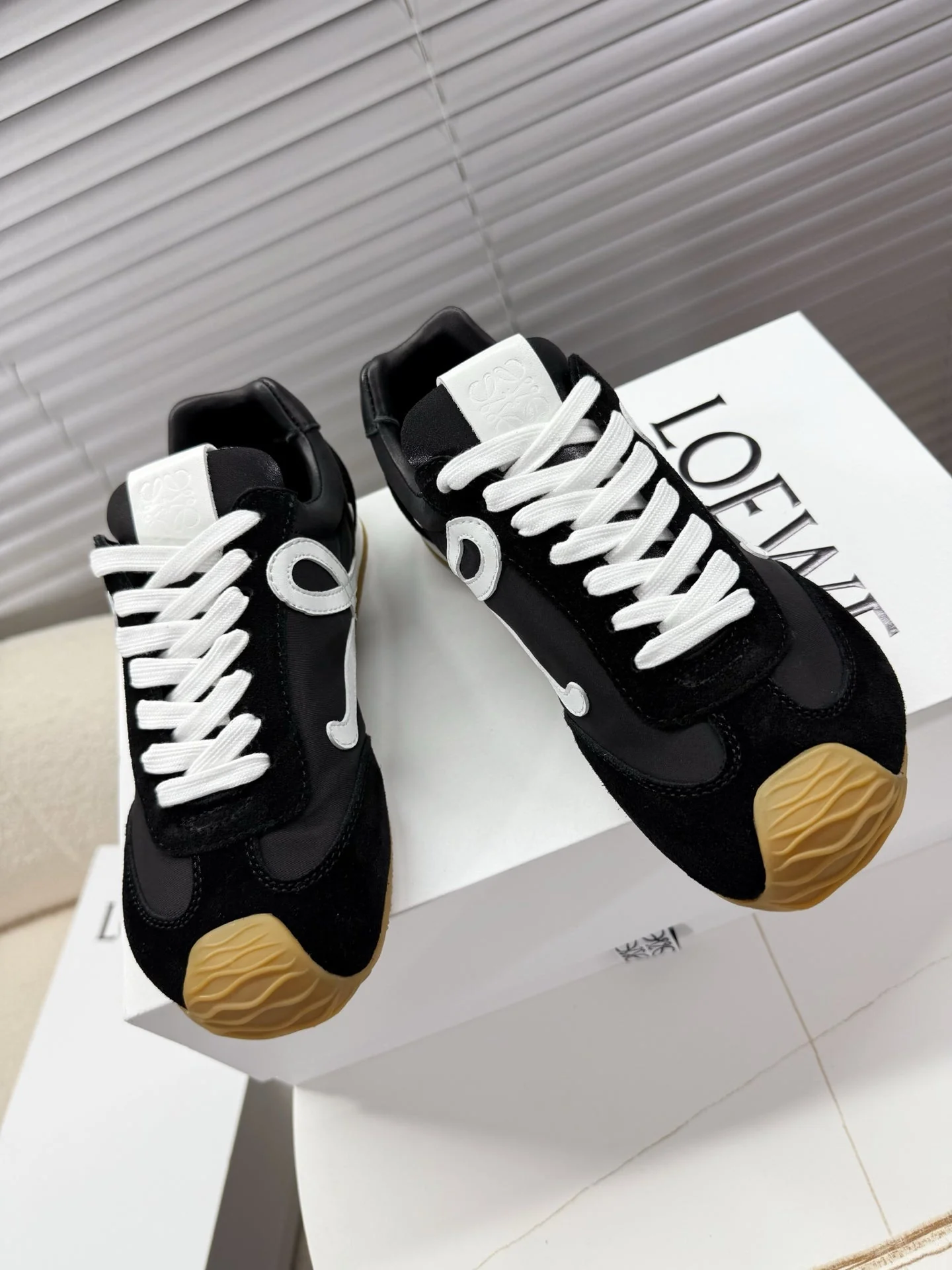 Loe 25fw all-match shoe