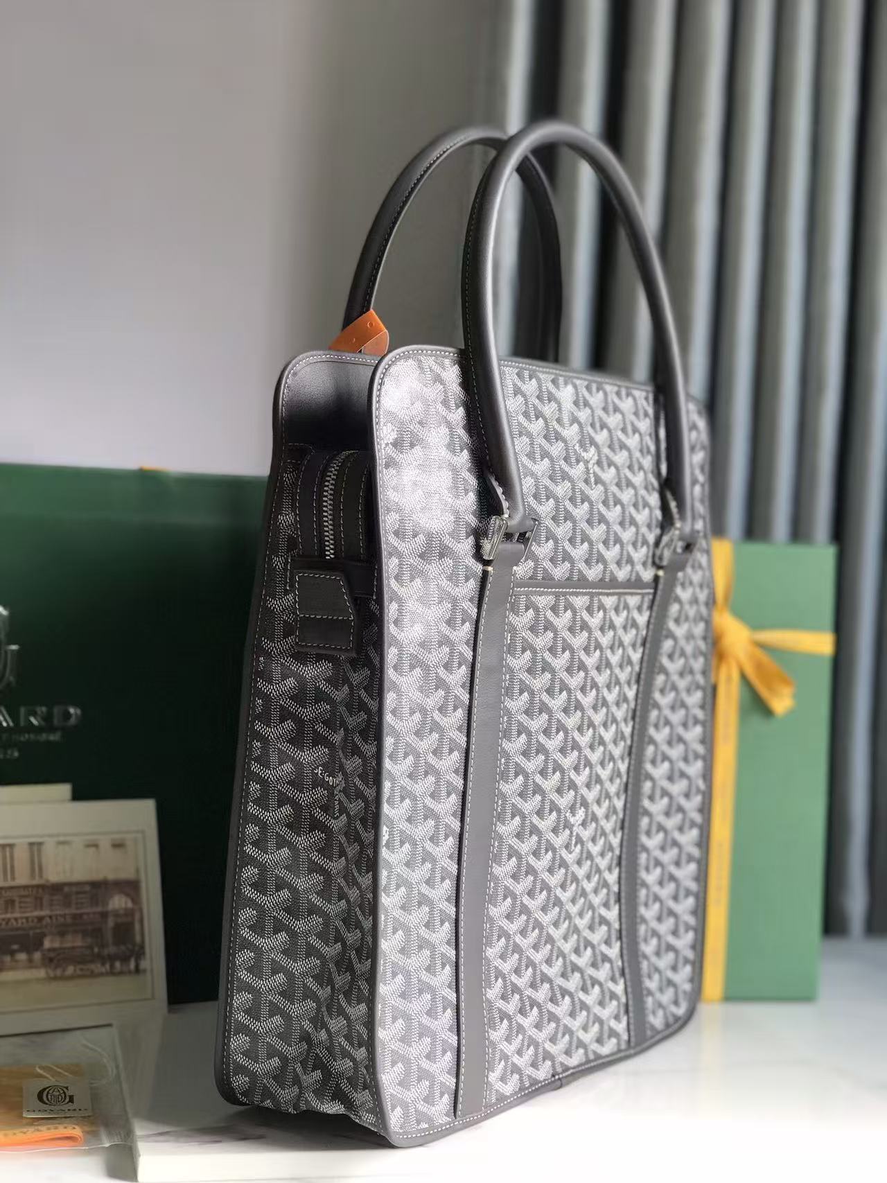 Goya briefcase