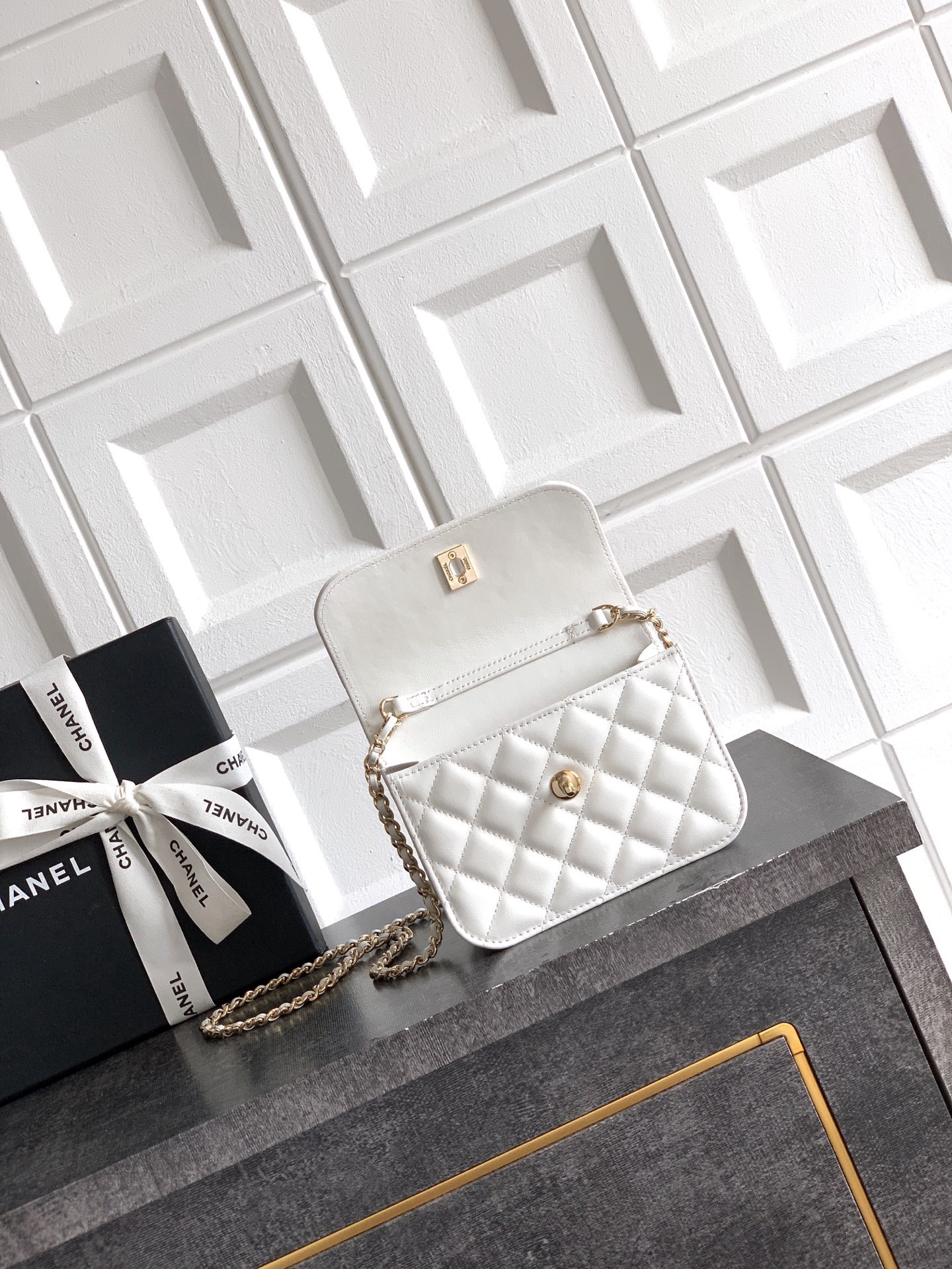 Chan 26C flap bag white