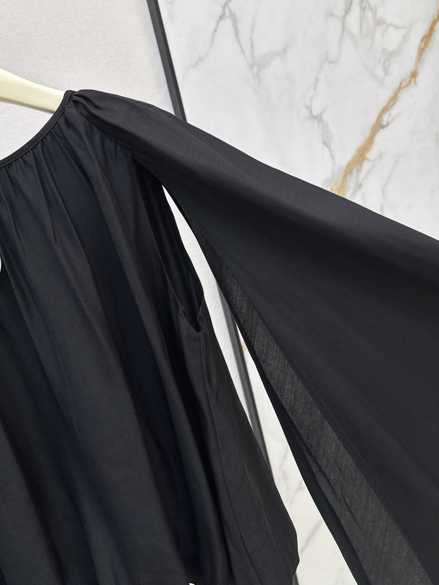 Chol 26ss cape sleeve top