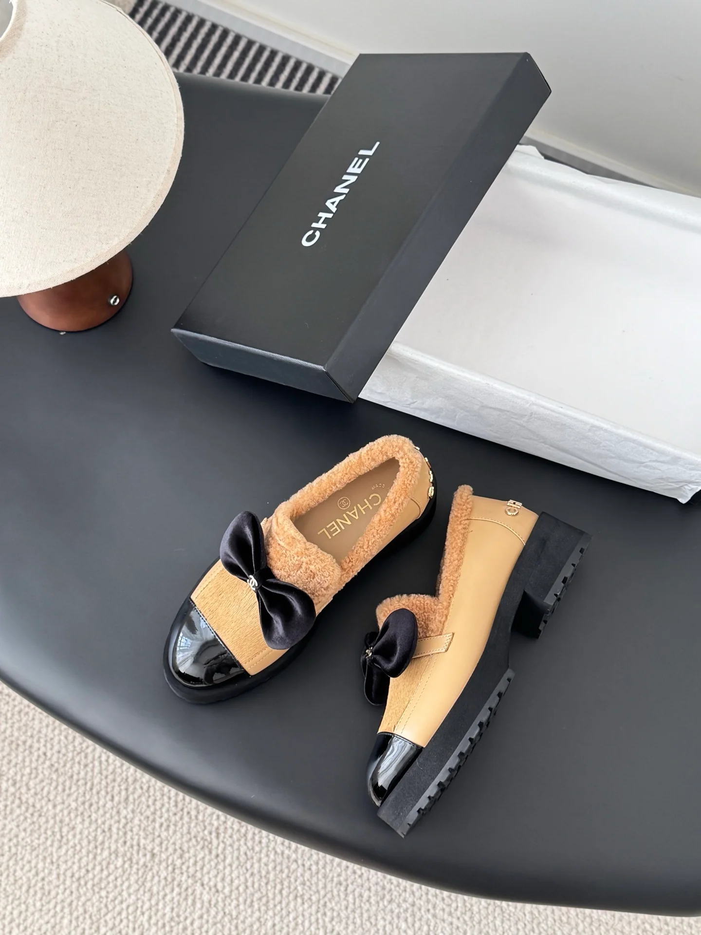 Chan 25fw lined flats