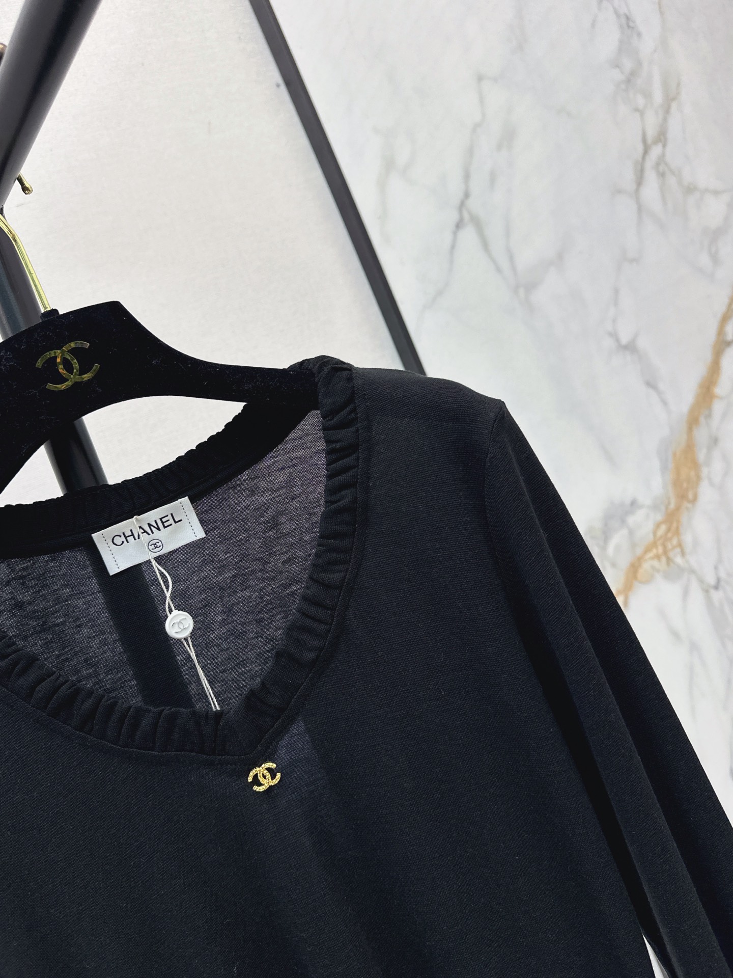Chan 26fw ruffle basic tee
